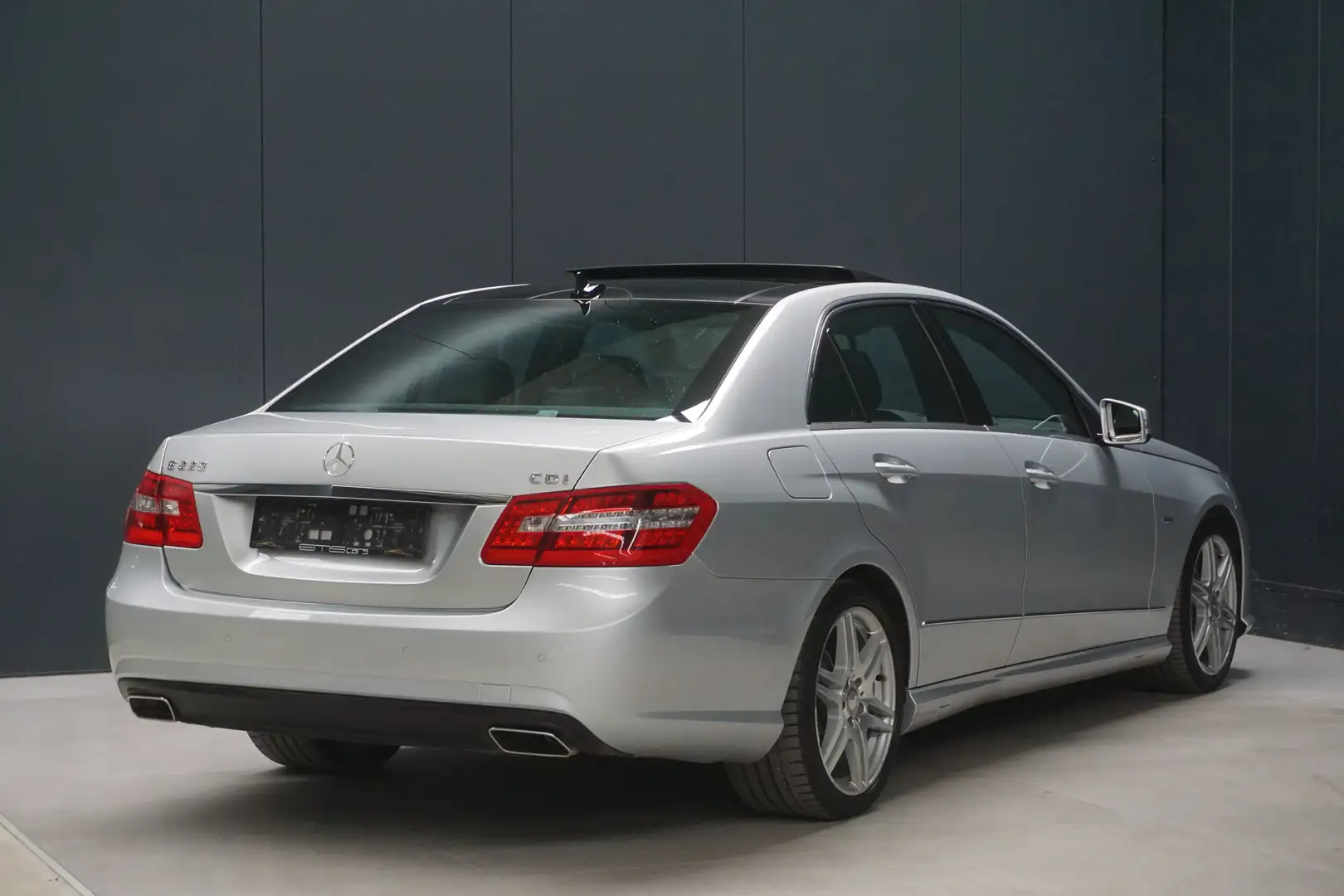 Mercedes-Benz E 220 CDI Avantgarde AMG Pack- Automaat- Pano- Garantie! Grijs - 2