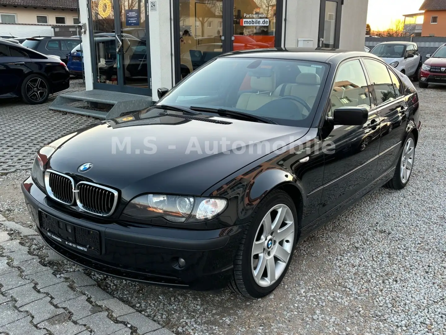 BMW 330 d Autom. Lim.*1.Hand*Leder*SHZ*Kliima*Xenon crna - 1