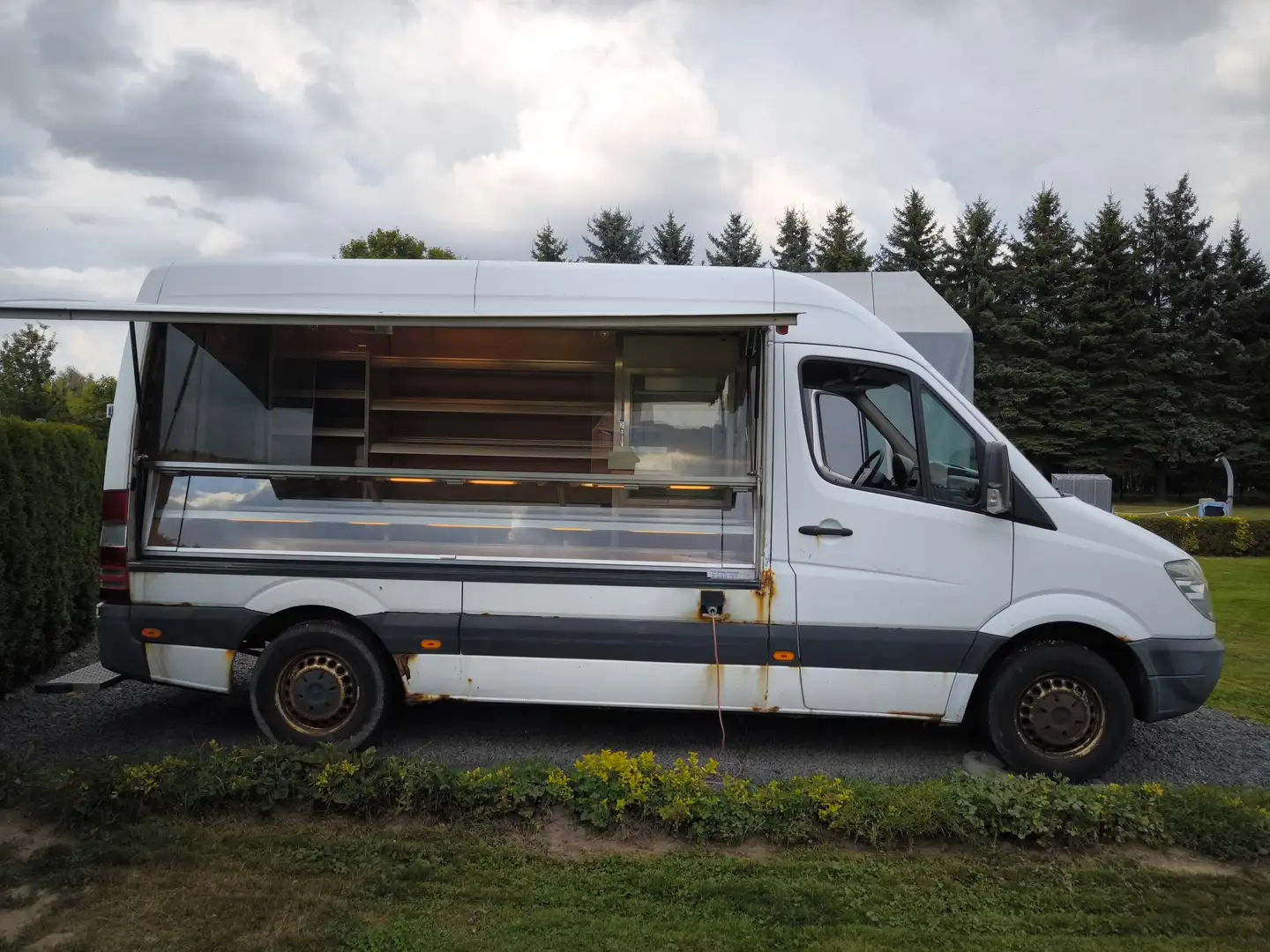 Mercedes-Benz Sprinter Thekenwagen Verkaufswagen Weiß - 2