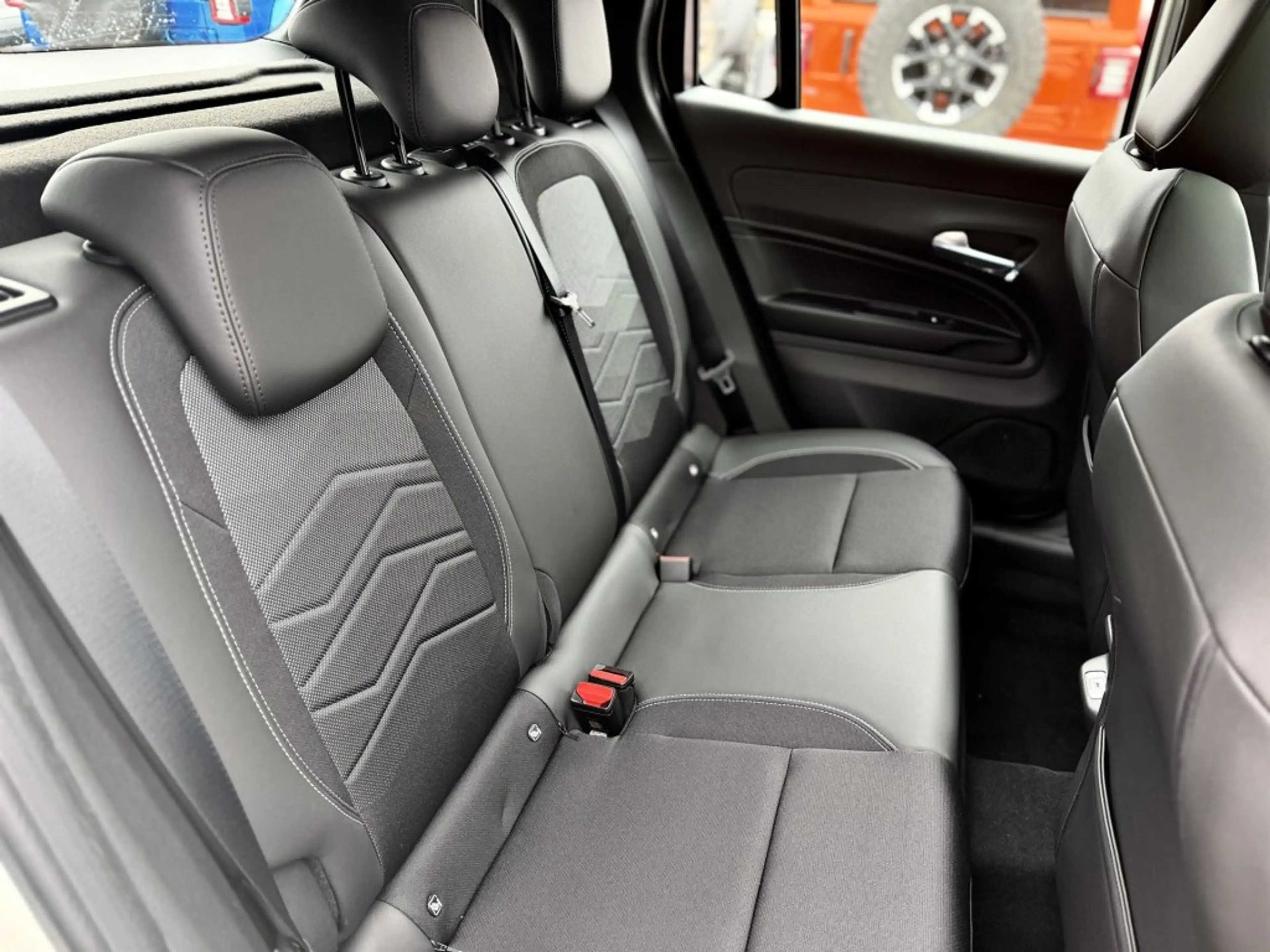 Jeep Avenger e-Hybrid Altitude PANORAMADACH — photo 15
