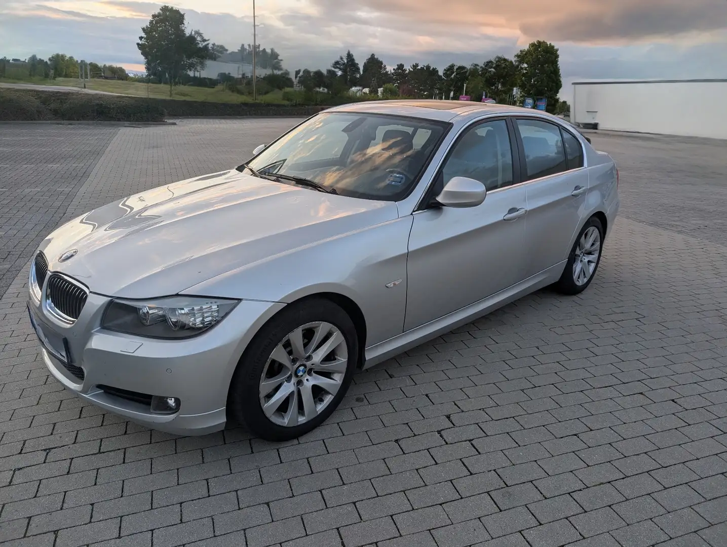 BMW 325 325d DPF Aut. Edition Exclusive Argintiu - 1