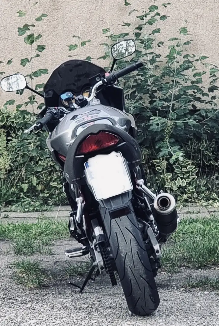 Suzuki Bandit 650 SA Srebrny - 2