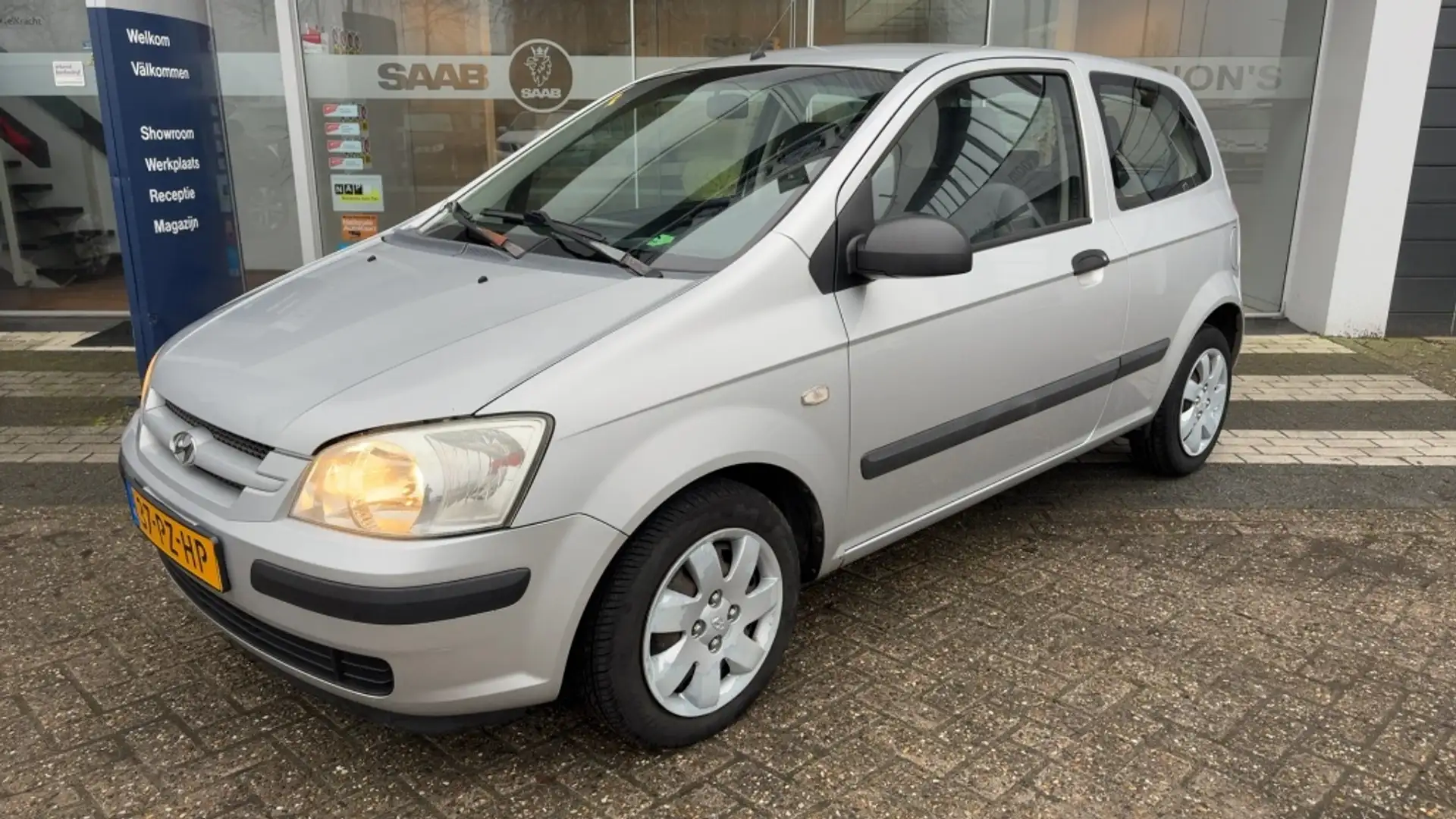 Hyundai Getz 1.1i Young Gris - 1