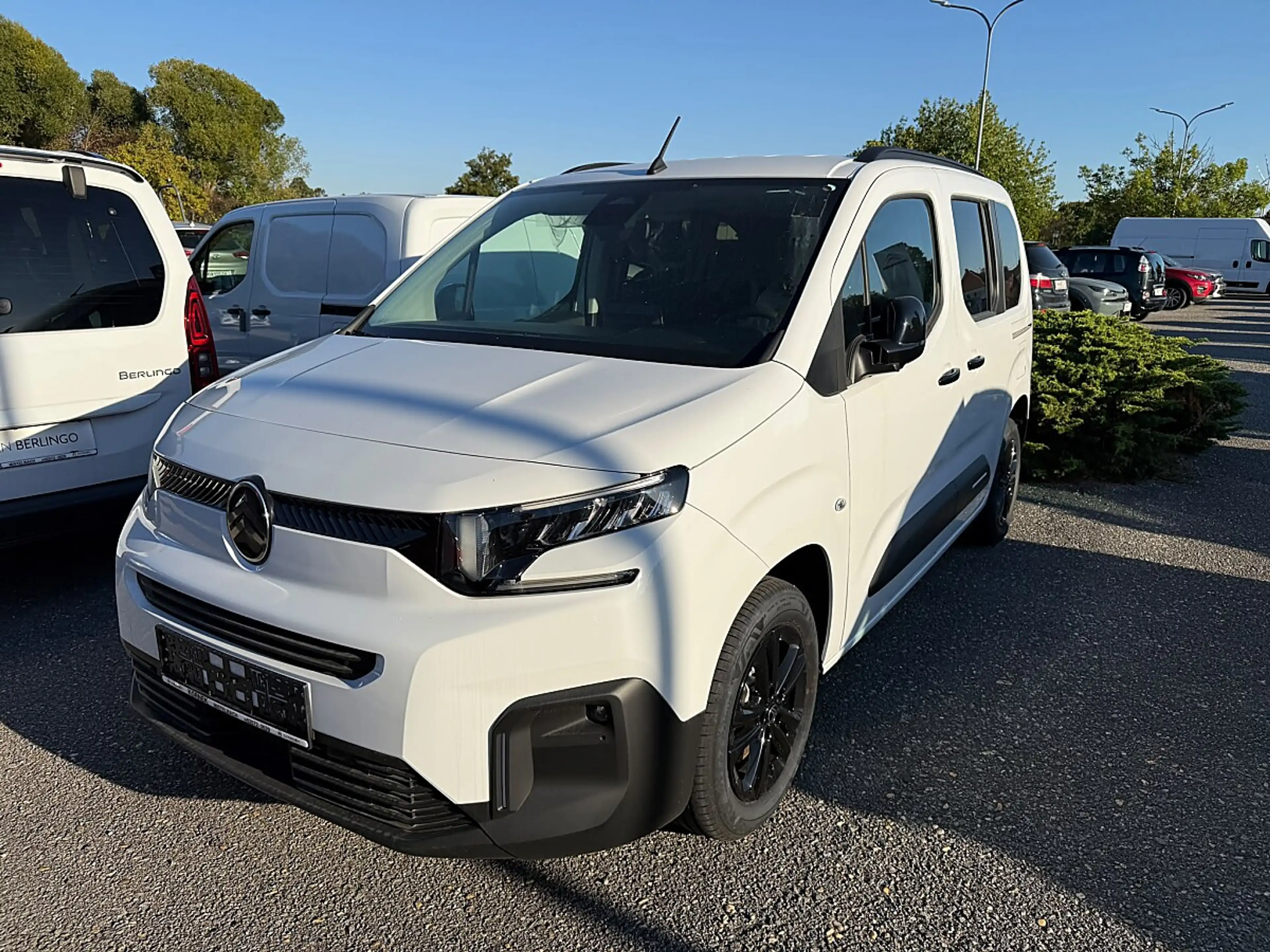 Citroen Berlingo Länge M BlueHDi 100 SS Plus Anhängerkupplung Vo...