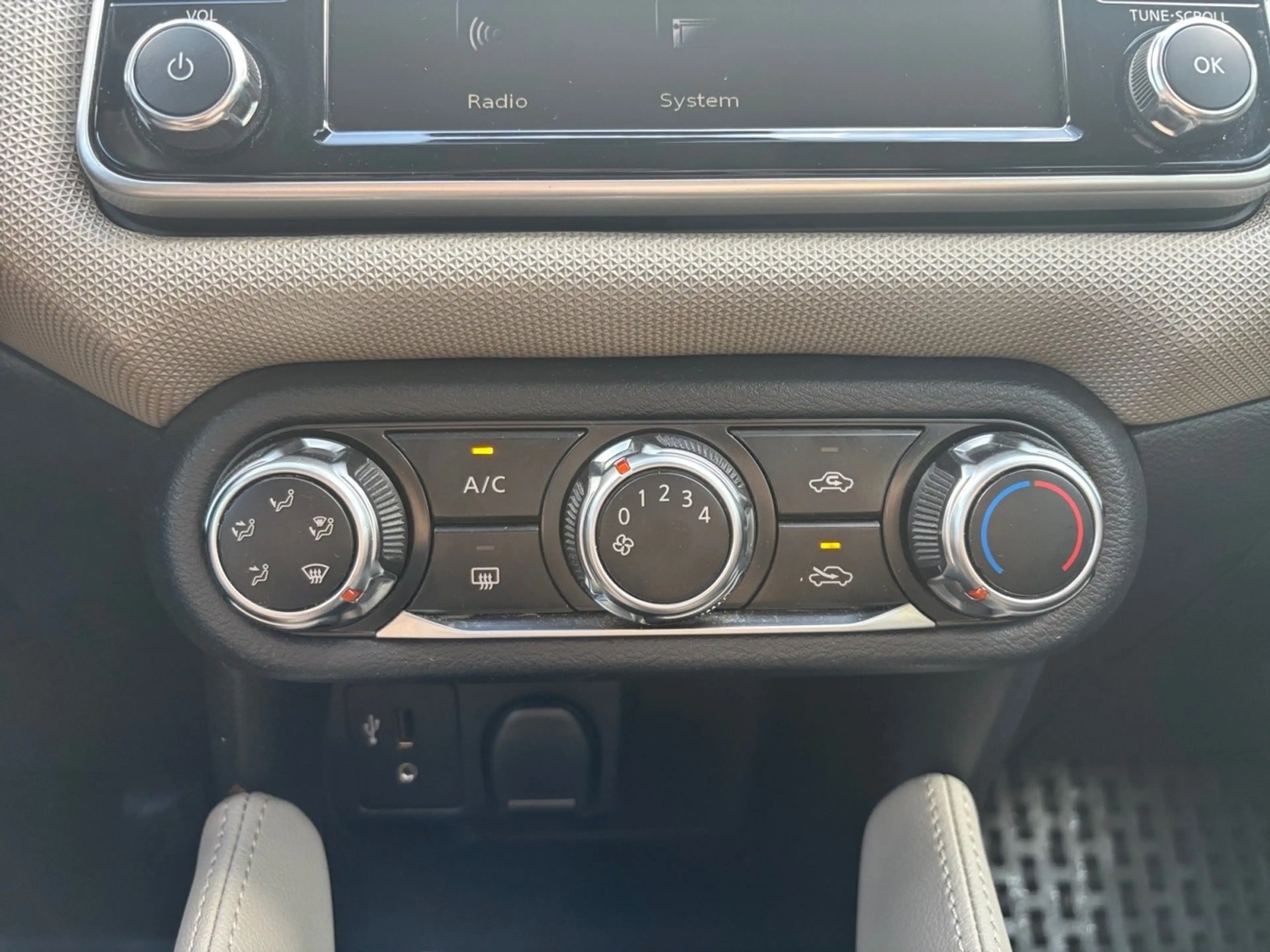 Nissan Micra 1,0 Acenta — photo 14