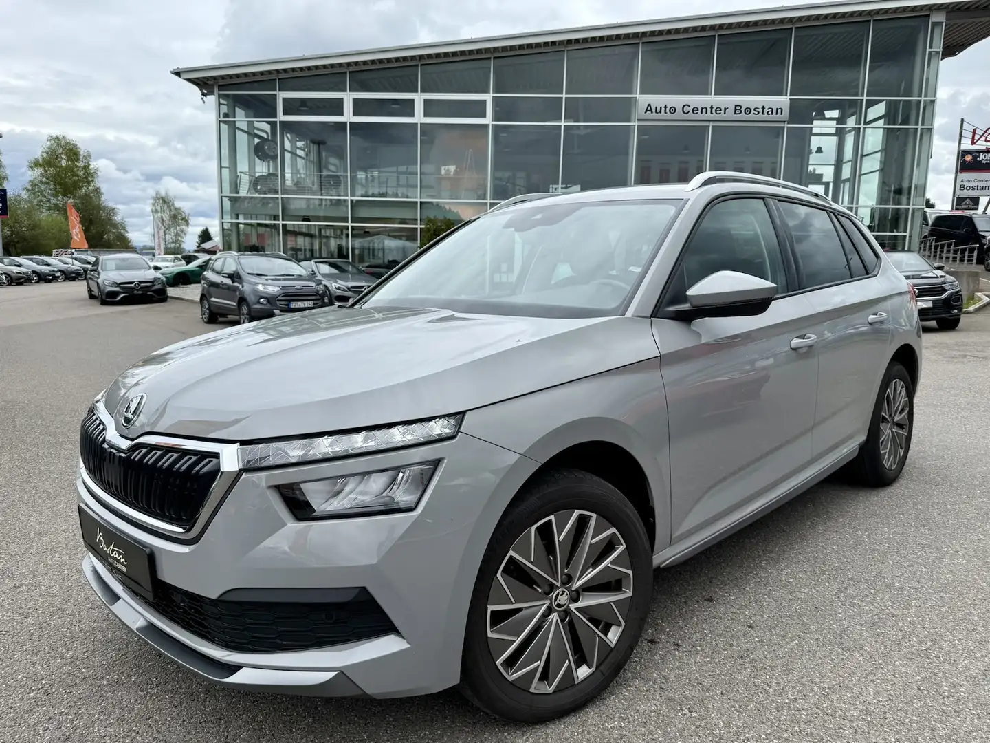 Skoda Kamiq STYLE/DSG/KAMERA/NAVI/SCHECKHEFT/1.HAND Grau - 2