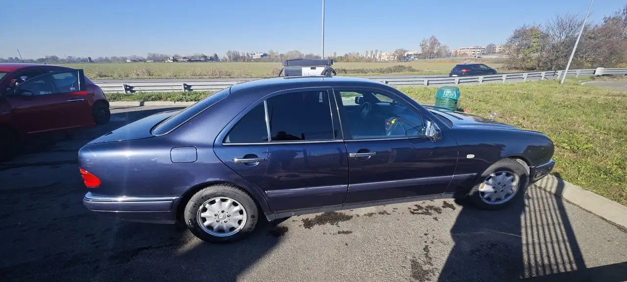 Mercedes-Benz E 200 elegance, foto 1