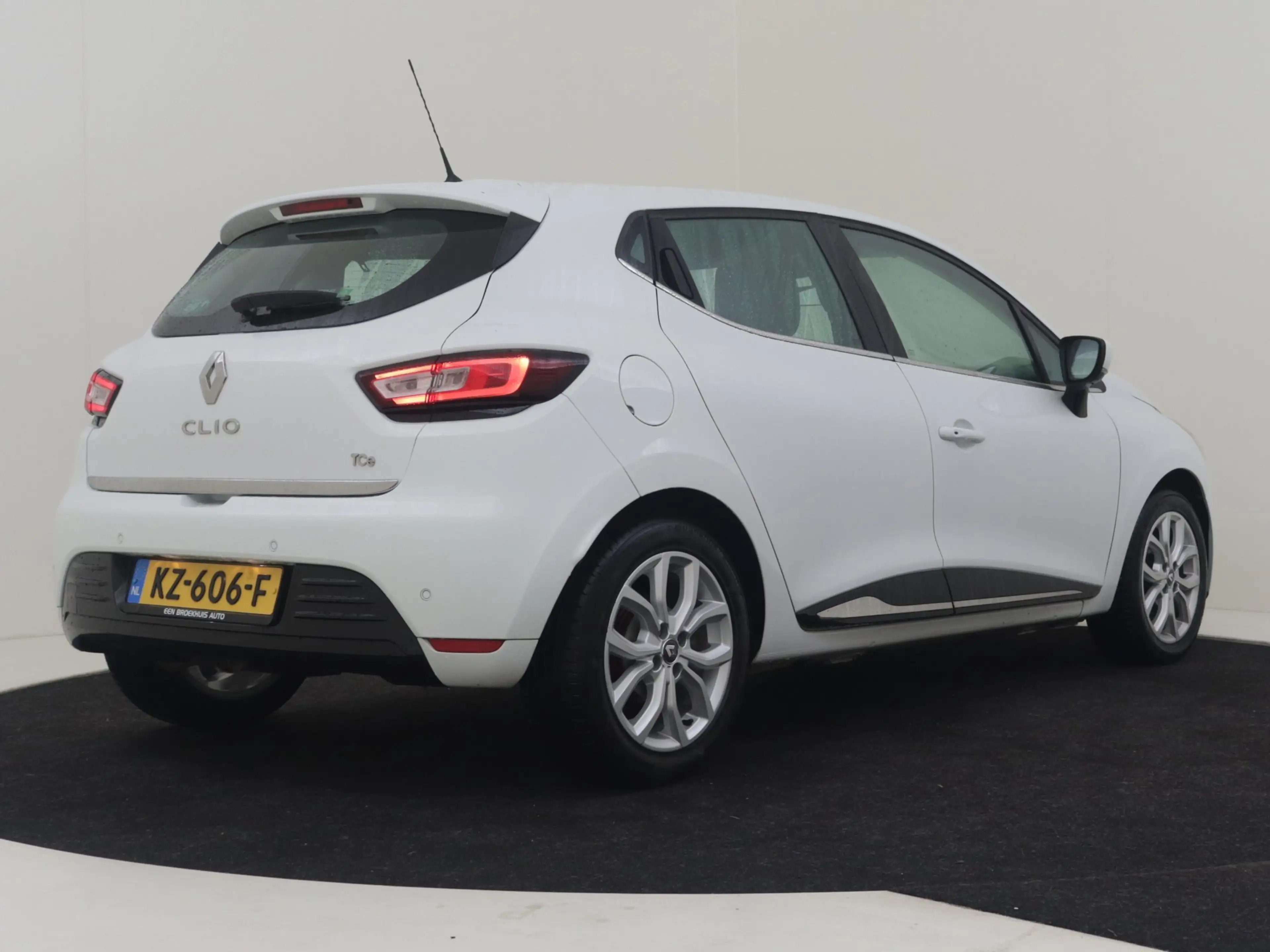 Renault Clio 0.9 TCe Intens | Dealer onderhouden | Climate cont — photo 11