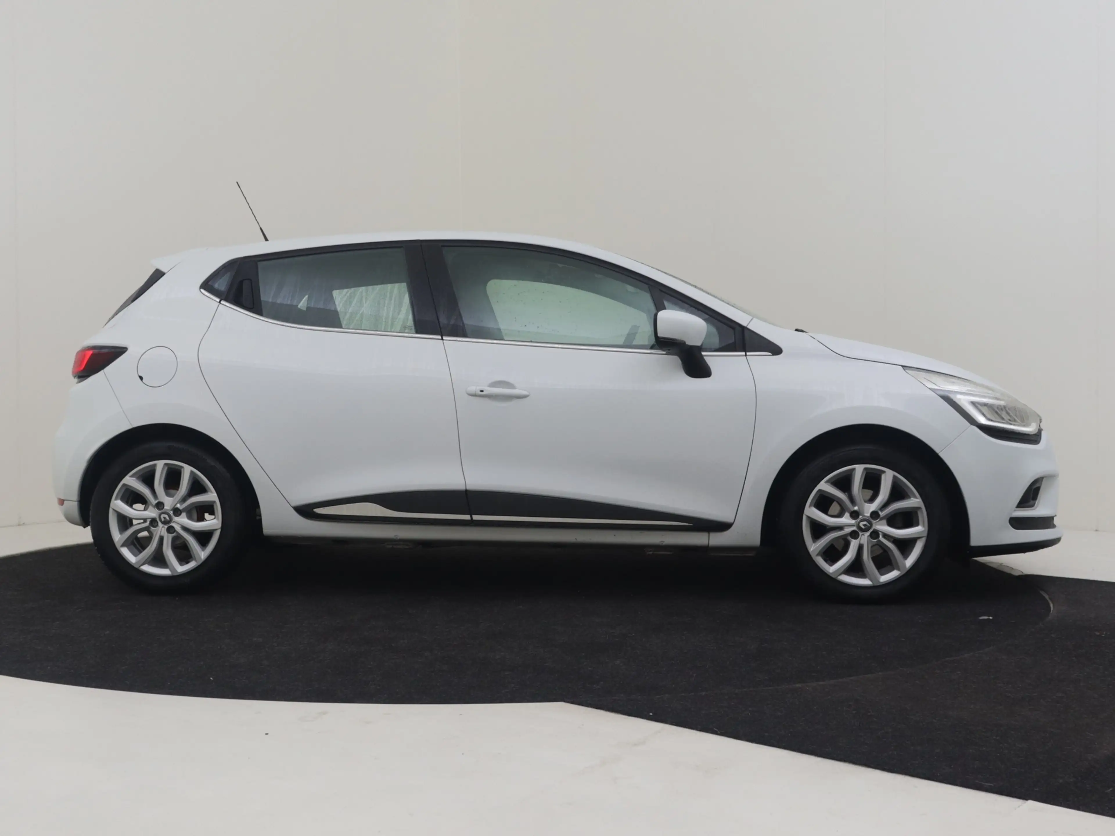 Renault Clio 0.9 TCe Intens | Dealer onderhouden | Climate cont — photo 9