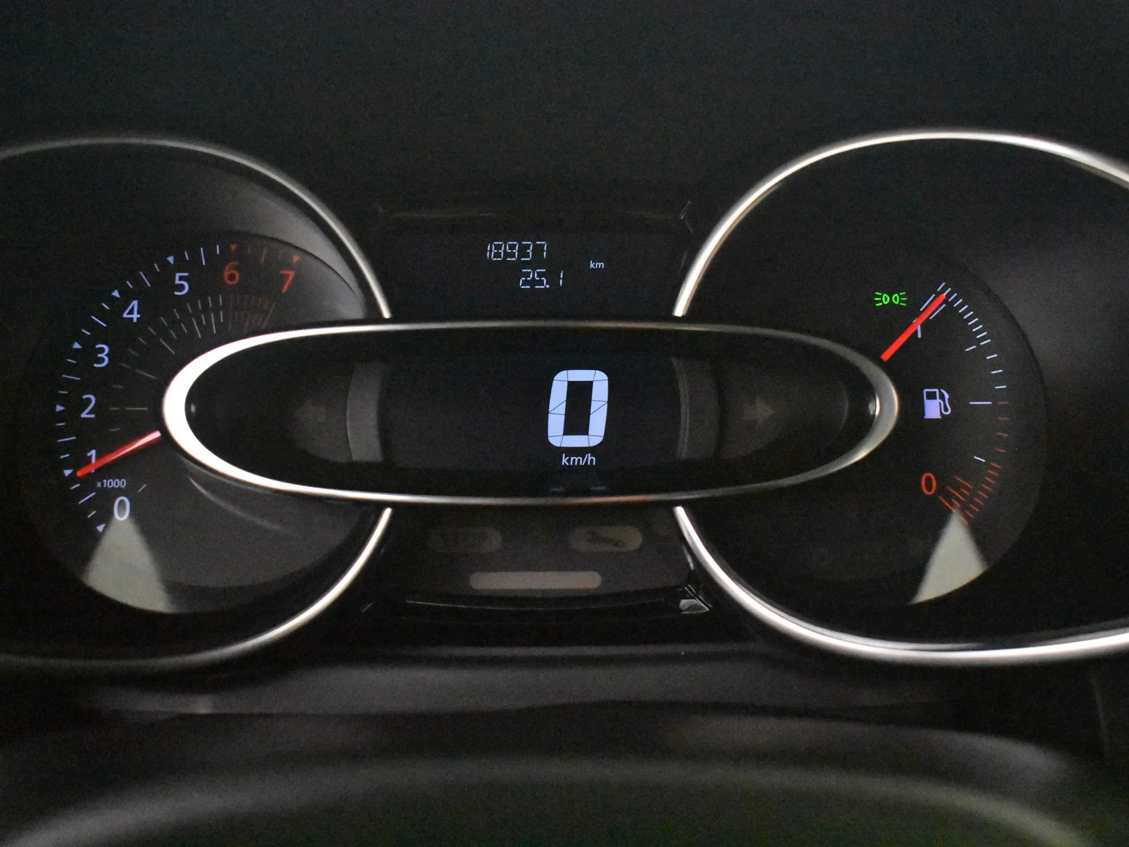 Renault Clio 0.9 TCe Intens | Dealer onderhouden | Climate cont — photo 15