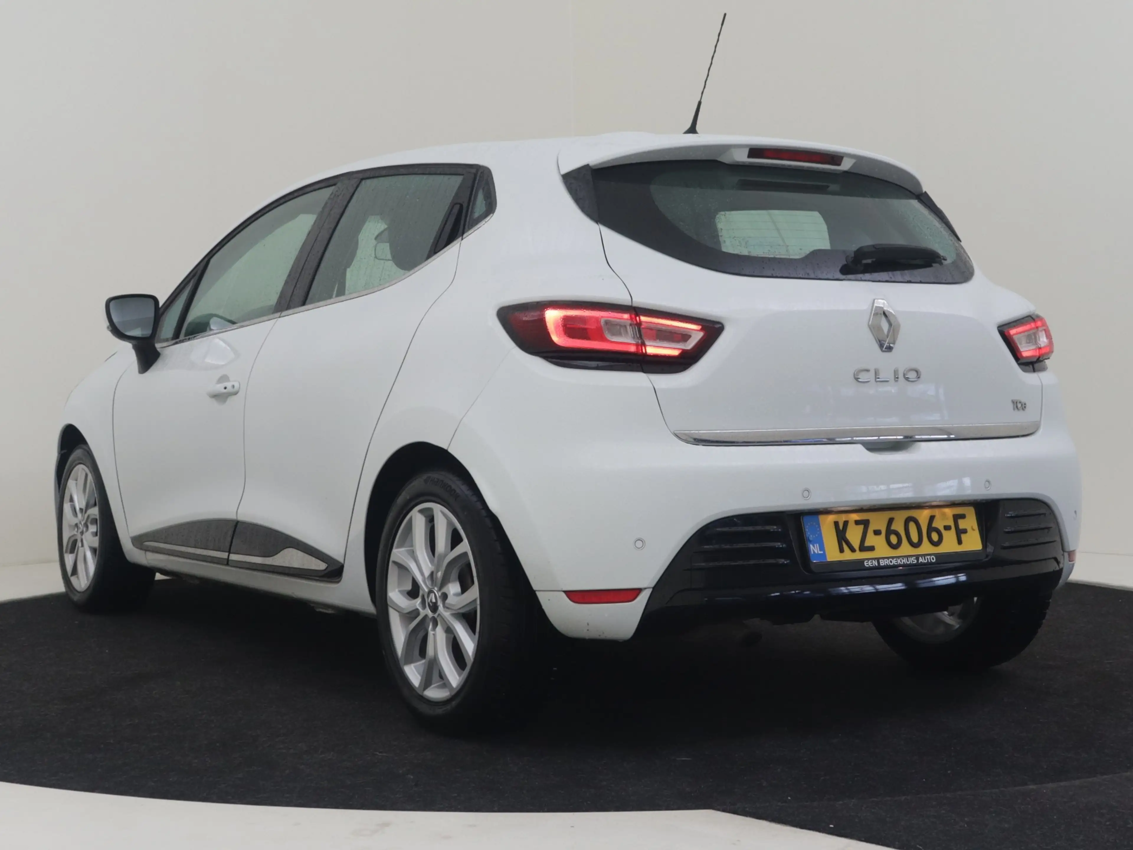 Renault Clio 0.9 TCe Intens | Dealer onderhouden | Climate cont — photo 10