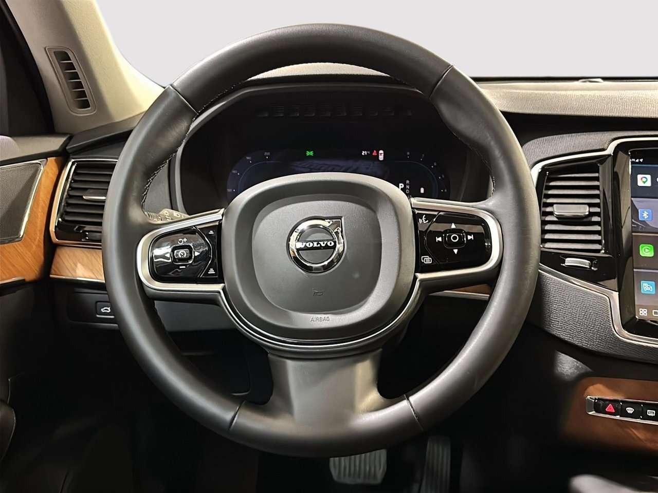 2023 Volvo XC90 Plus Dark Theme B6 AWD 7 PASSAGERS TOIT GPS CUIR 1 thumb 32