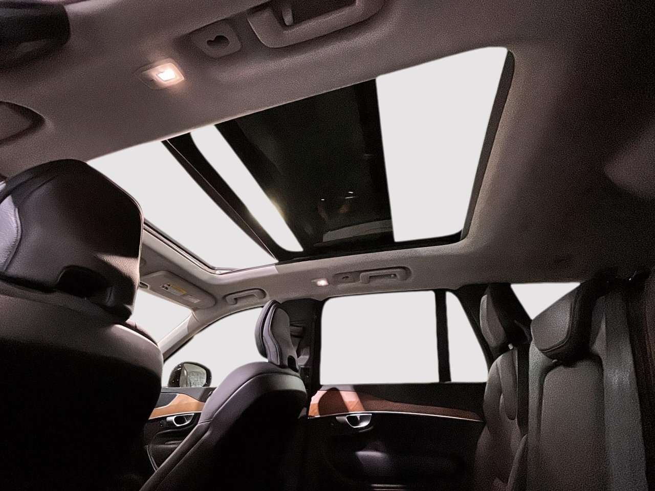 2023 Volvo XC90 Plus Dark Theme B6 AWD 7 PASSAGERS TOIT GPS CUIR 1 alt 3