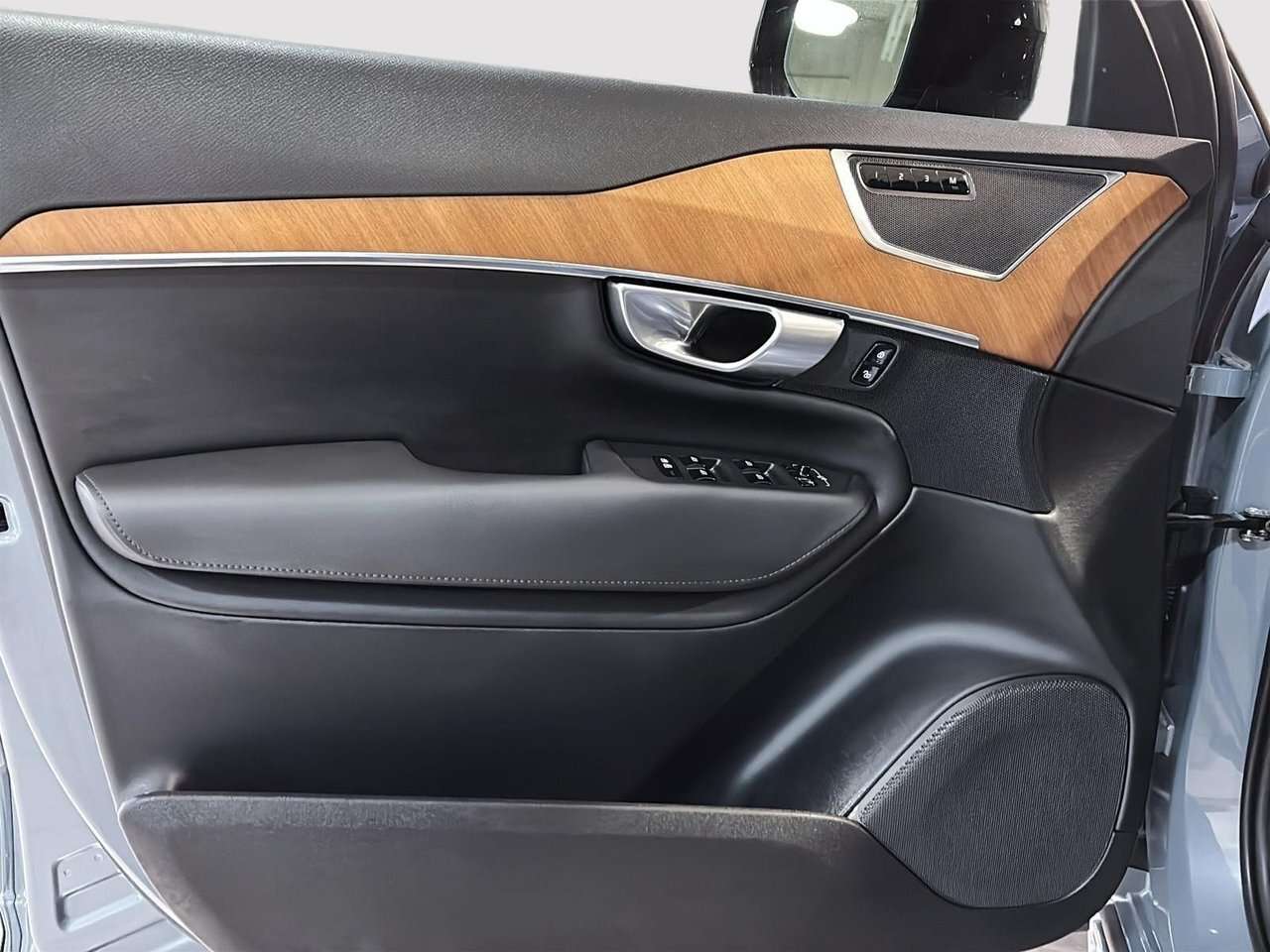 2023 Volvo XC90 Plus Dark Theme B6 AWD 7 PASSAGERS TOIT GPS CUIR 1 thumb 19