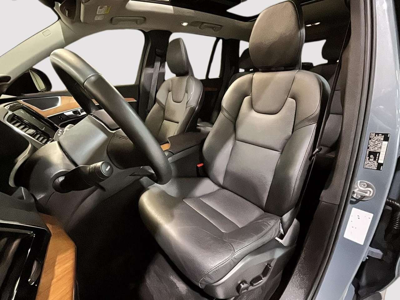 2023 Volvo XC90 Plus Dark Theme B6 AWD 7 PASSAGERS TOIT GPS CUIR 1 alt 4