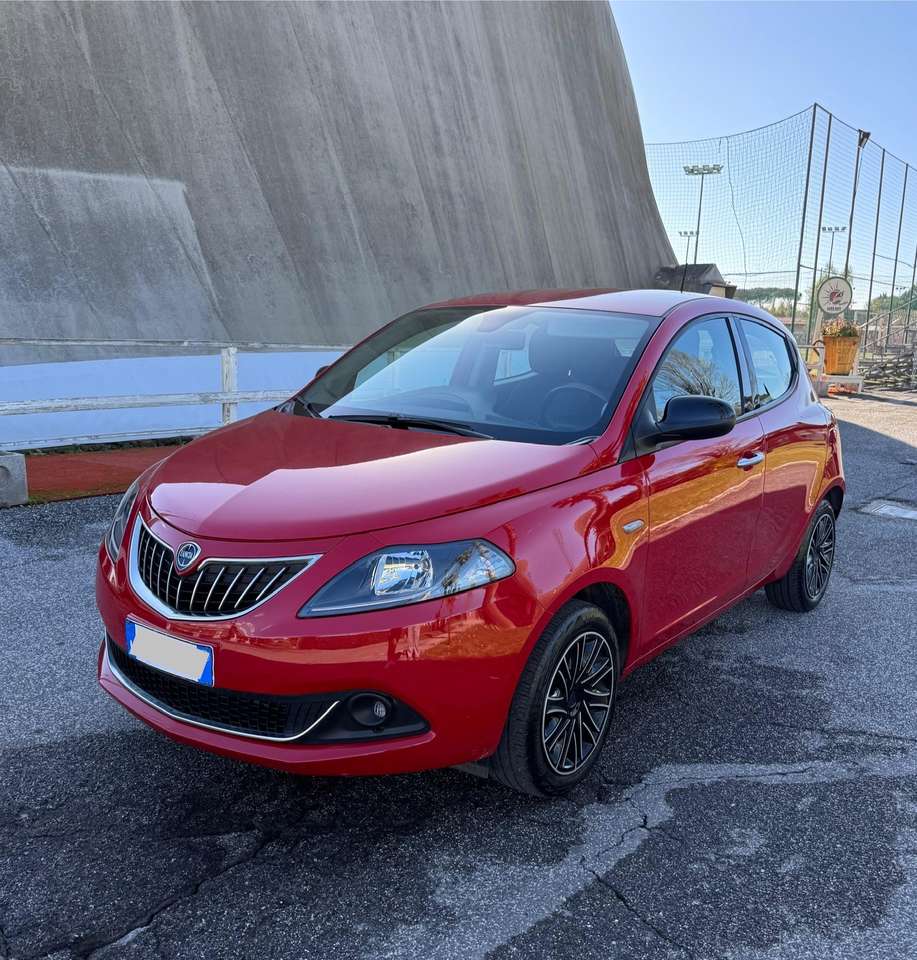 Lancia Ypsilon 1.0 Firefly Hybrid Gold Plus 70cv 5 Pti