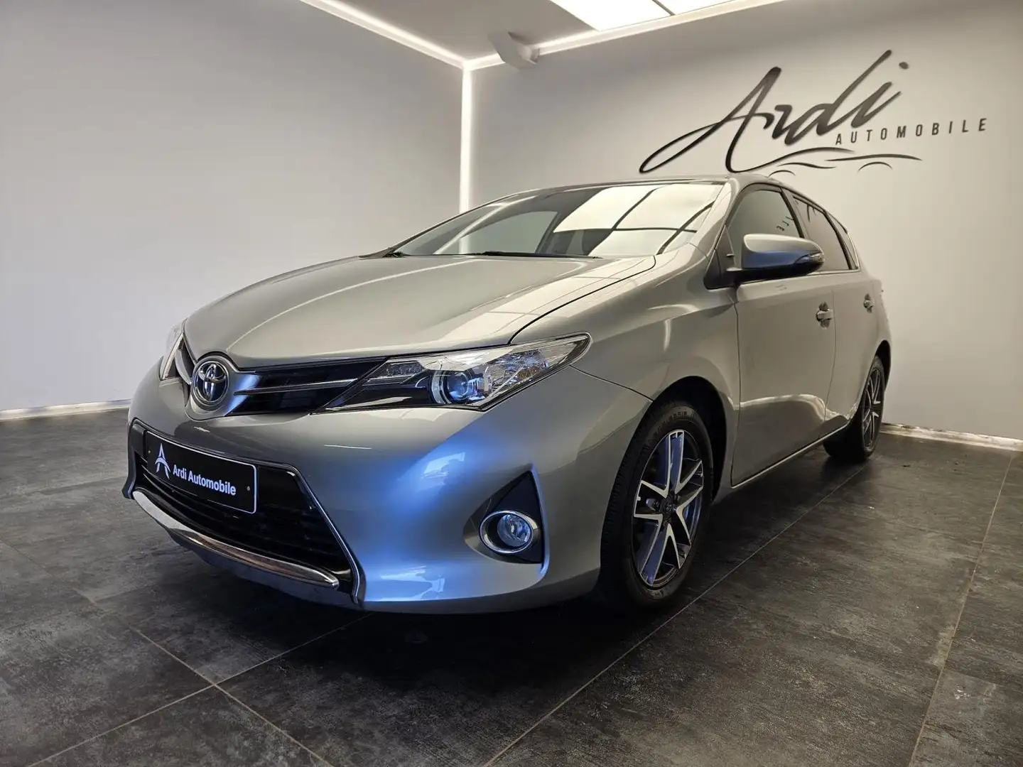 Toyota Auris 1.33i VVT-i *GARANTIE*CAMERA*GPS*BLUETOOTH*CRUISE* Beige - 1