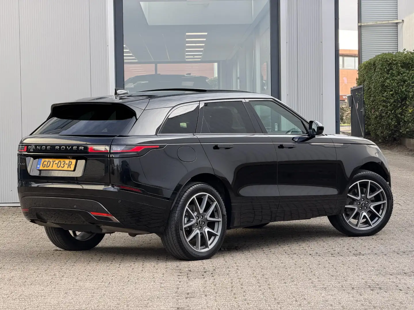 Land Rover Range Rover Velar 2.0 P400e AWD Dynamic HSE PHEV | WinterPack/Pano-D Zwart - 2