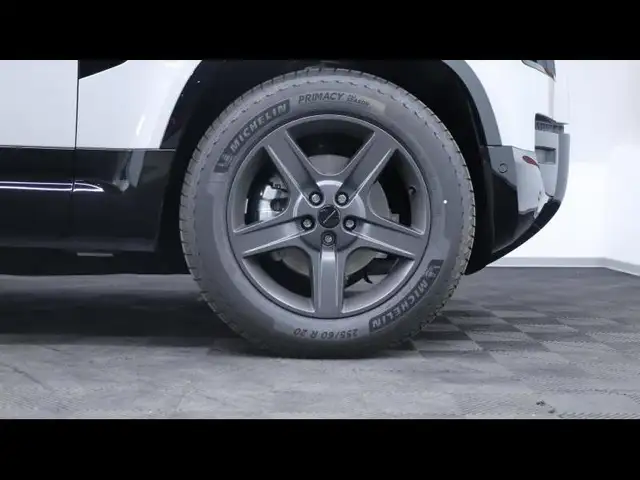 Land Rover Defender view 10