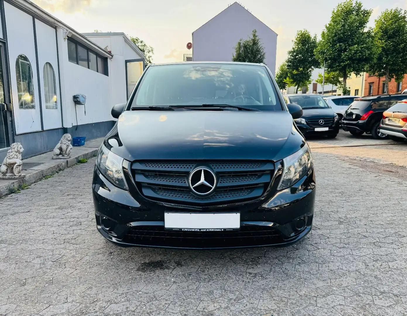 Mercedes-Benz Vito Tourer 114 CDI Pro extralang Autom 9-Sitzer Schwarz - 2