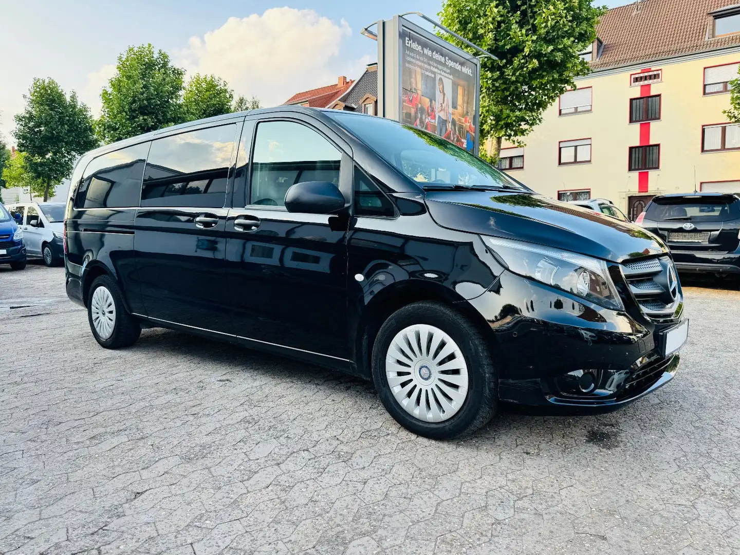 Mercedes-Benz Vito Tourer 114 CDI Pro extralang Autom 9-Sitzer Schwarz - 1