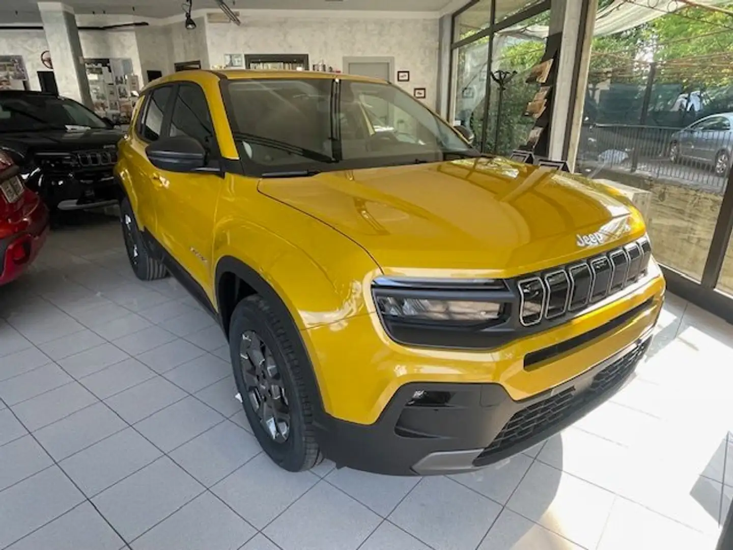 Jeep Avenger 1.2 E-DCT6 Hybrid MHEV LONGITUDE+INFOTAINMENT Geel - 1