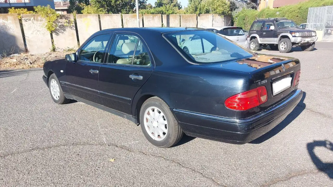 Mercedes-Benz E 200 Elegance, foto 3