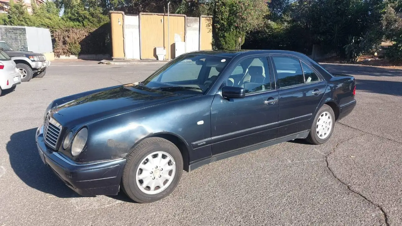 Mercedes-Benz E 200 Elegance, foto 2