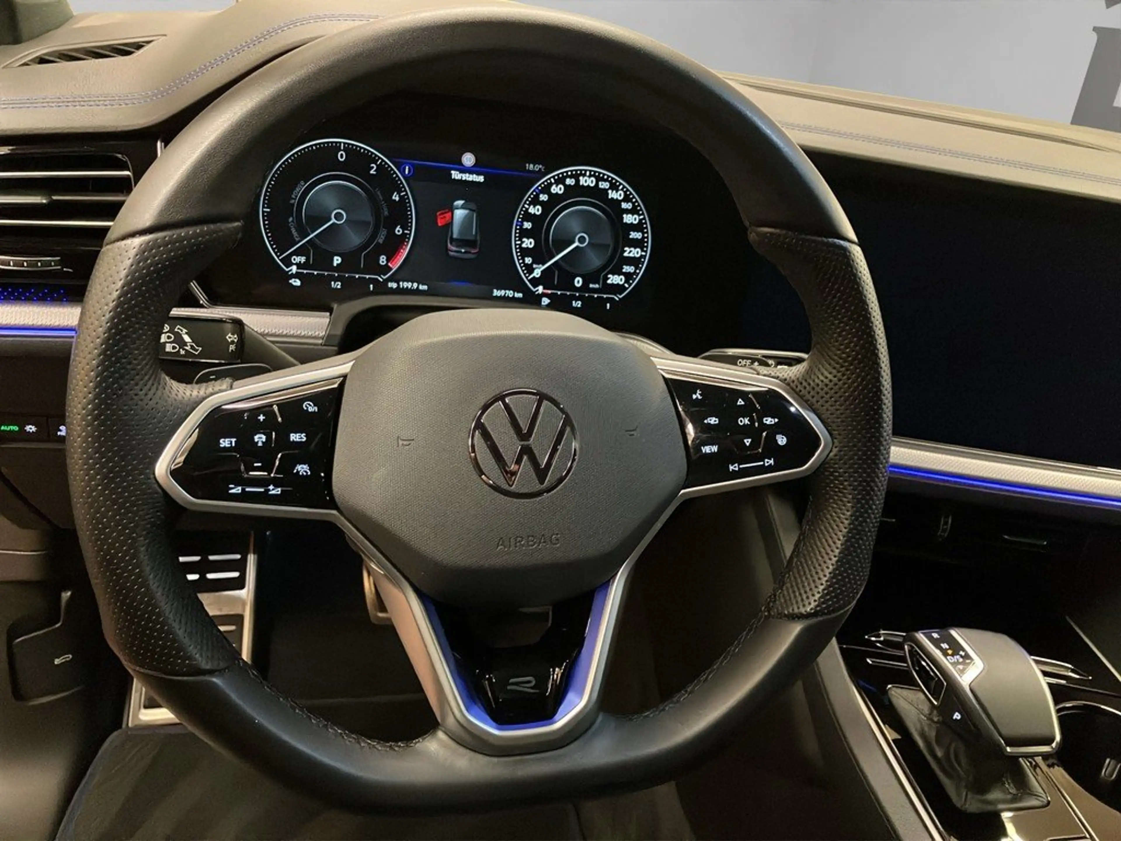 Volkswagen Touareg R 3.0 TSI 4M Automatik AHK Matrix Pano — photo 10