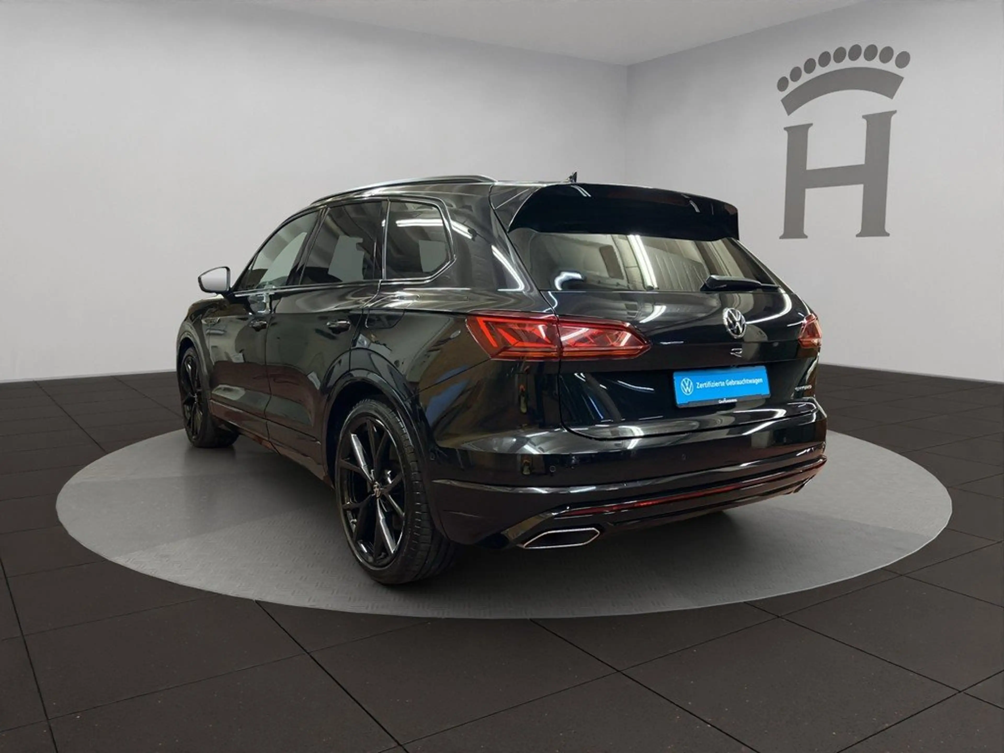 Volkswagen Touareg R 3.0 TSI 4M Automatik AHK Matrix Pano — photo 6