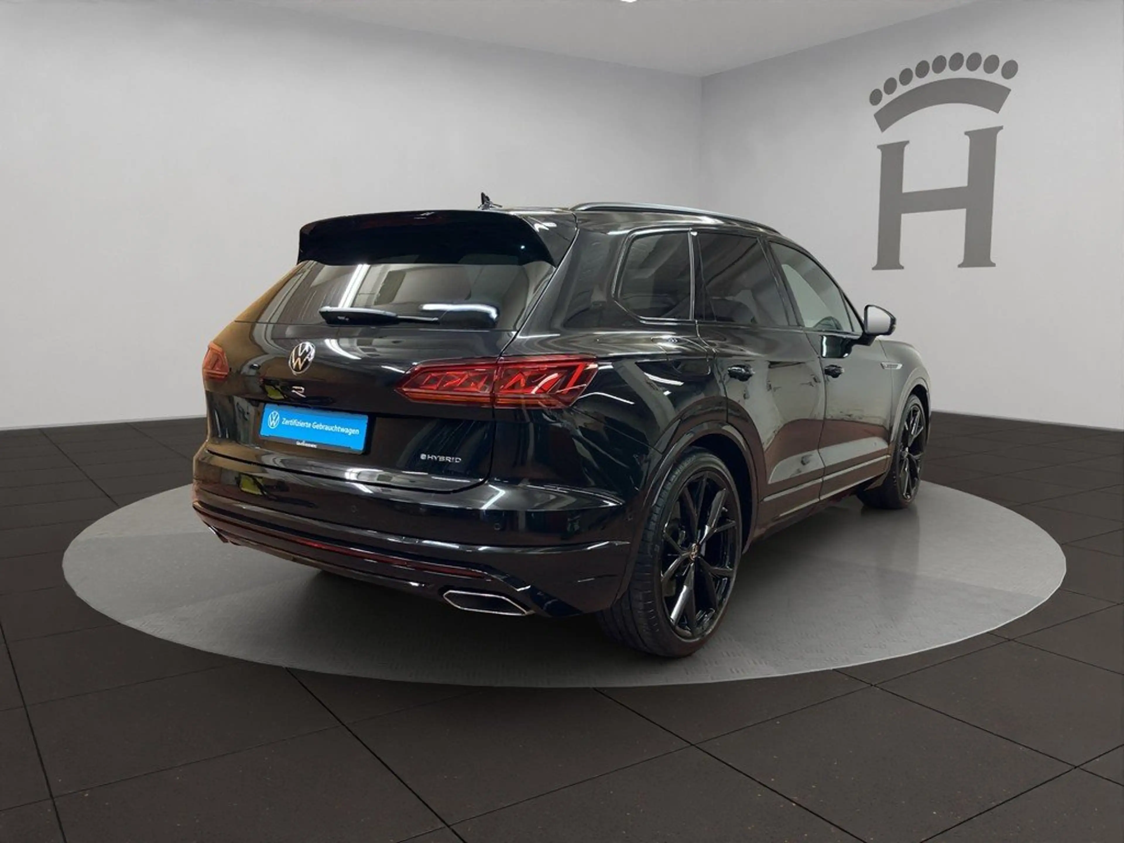 Volkswagen Touareg R 3.0 TSI 4M Automatik AHK Matrix Pano — photo 2