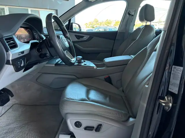 Audi Q7 view 13