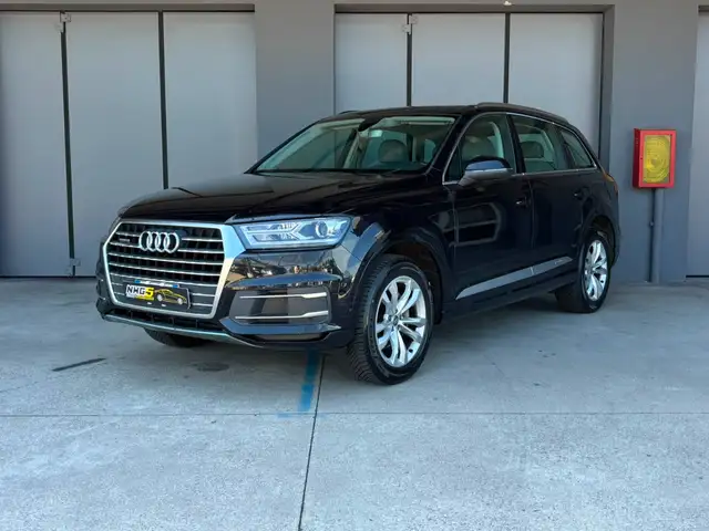 2016 Audi Q7 in Black for sale