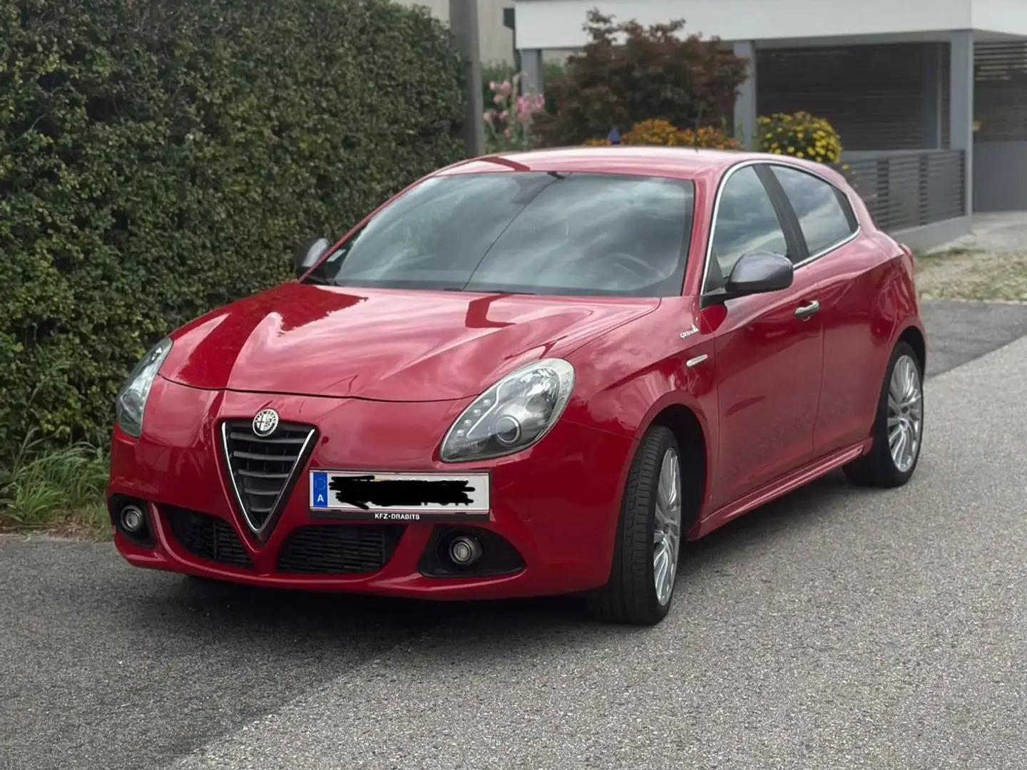 Alfa Romeo Giulietta Giulietta Distinctive 2,0 JTDM-2 Distinctive Rot - 1