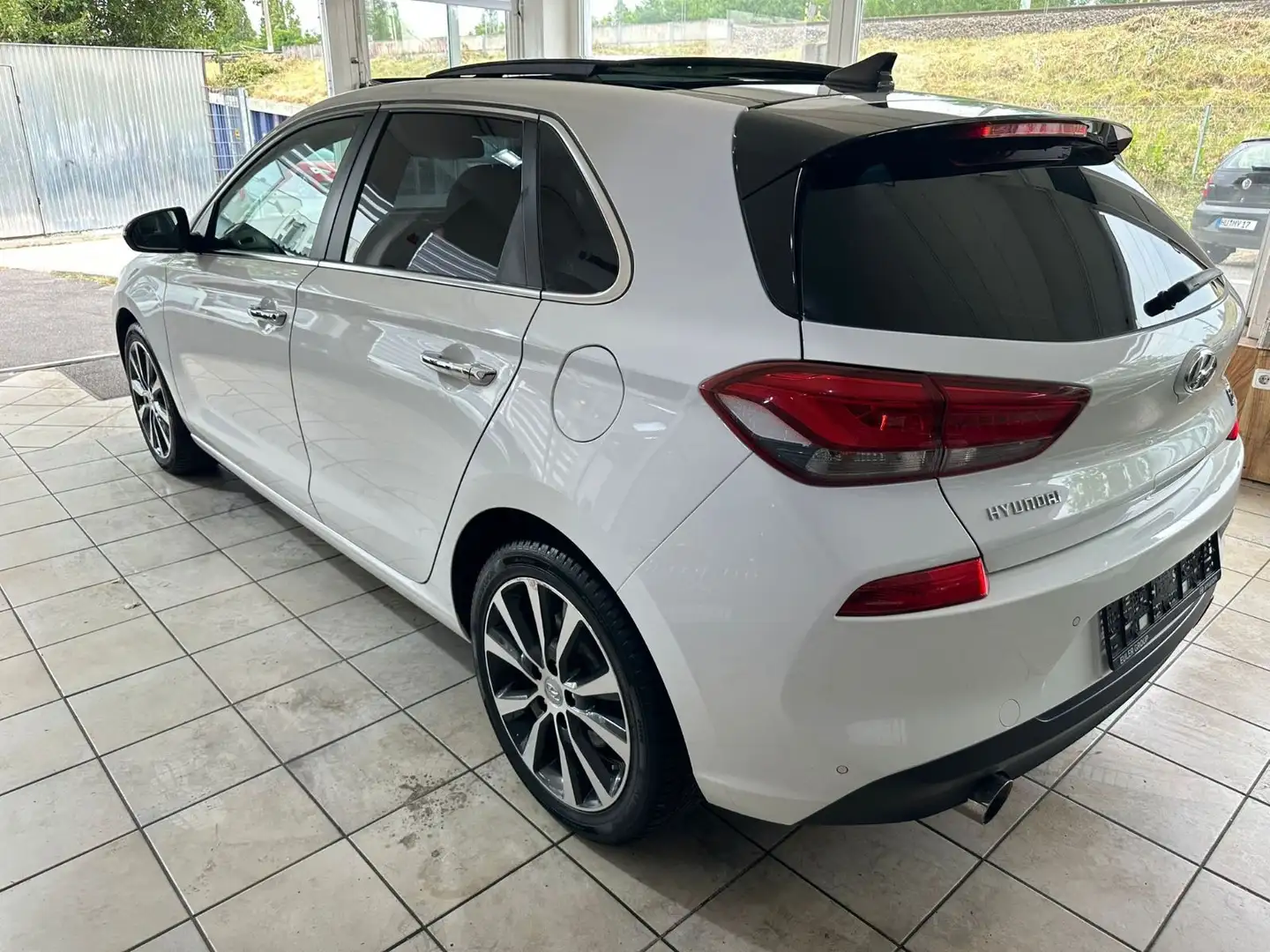 Hyundai i30 Trend 1,4 T-GDI DCT Automatik Panoramadach Weiß - 2