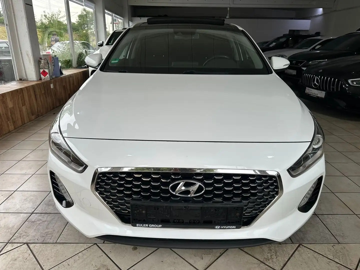 Hyundai i30 Trend 1,4 T-GDI DCT Automatik Panoramadach Weiß - 1
