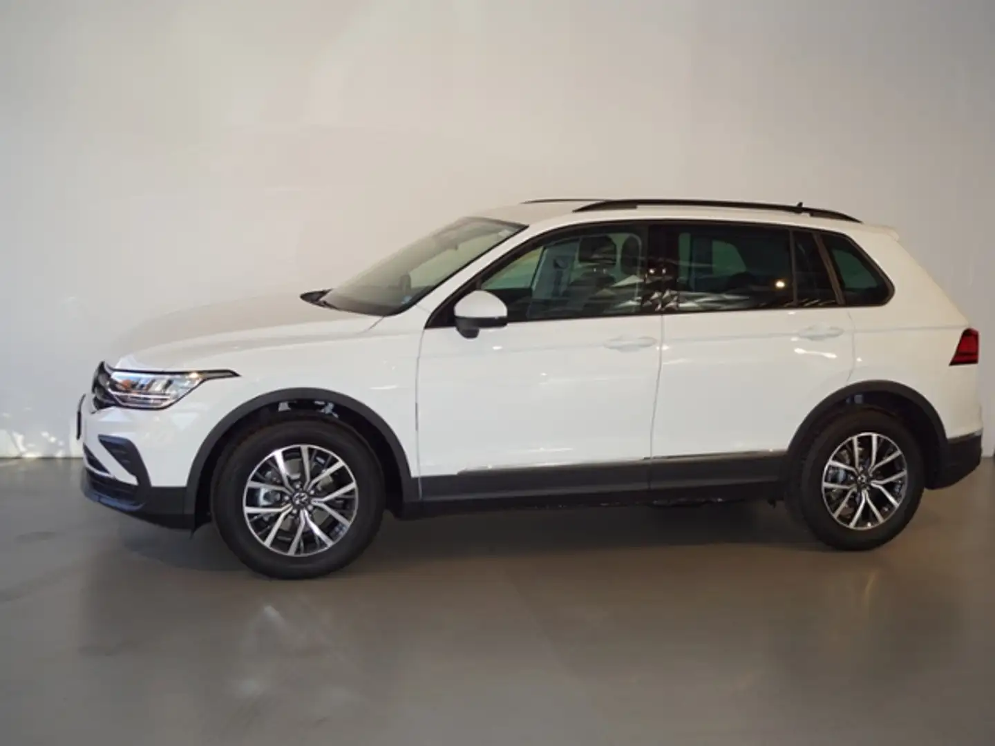 Volkswagen Tiguan 1.5 TSI DSG "LIFE" Navi*Ahk*Sitzhzg.*ACC* Bílá - 2
