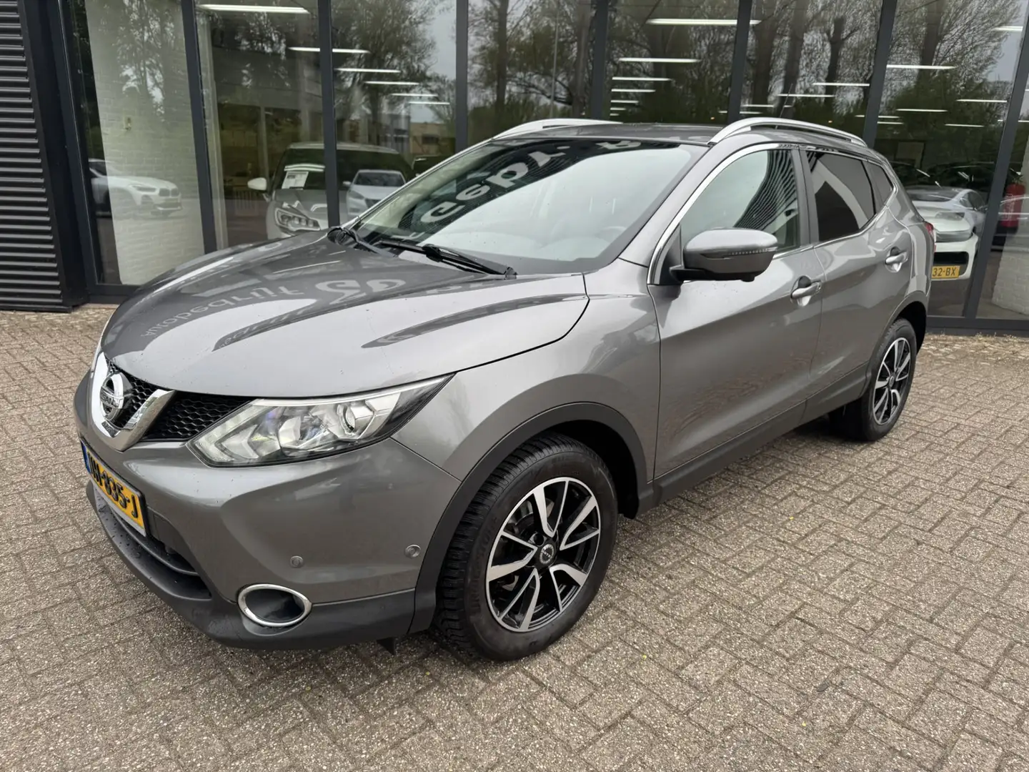 Nissan Qashqai 1.6 dCi Tekna*Leder*Xenon*navi*EXPORTPRIJS* Grijs - 2
