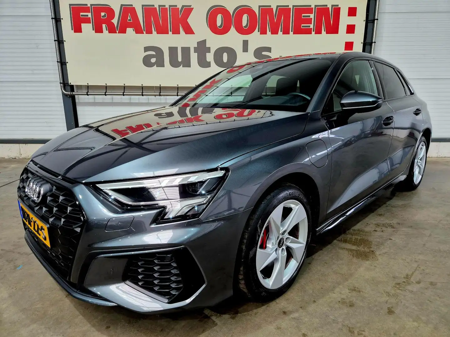 Audi A3 Sportback 45 TFSI e S edition Competition + LED|Di Grijs - 2