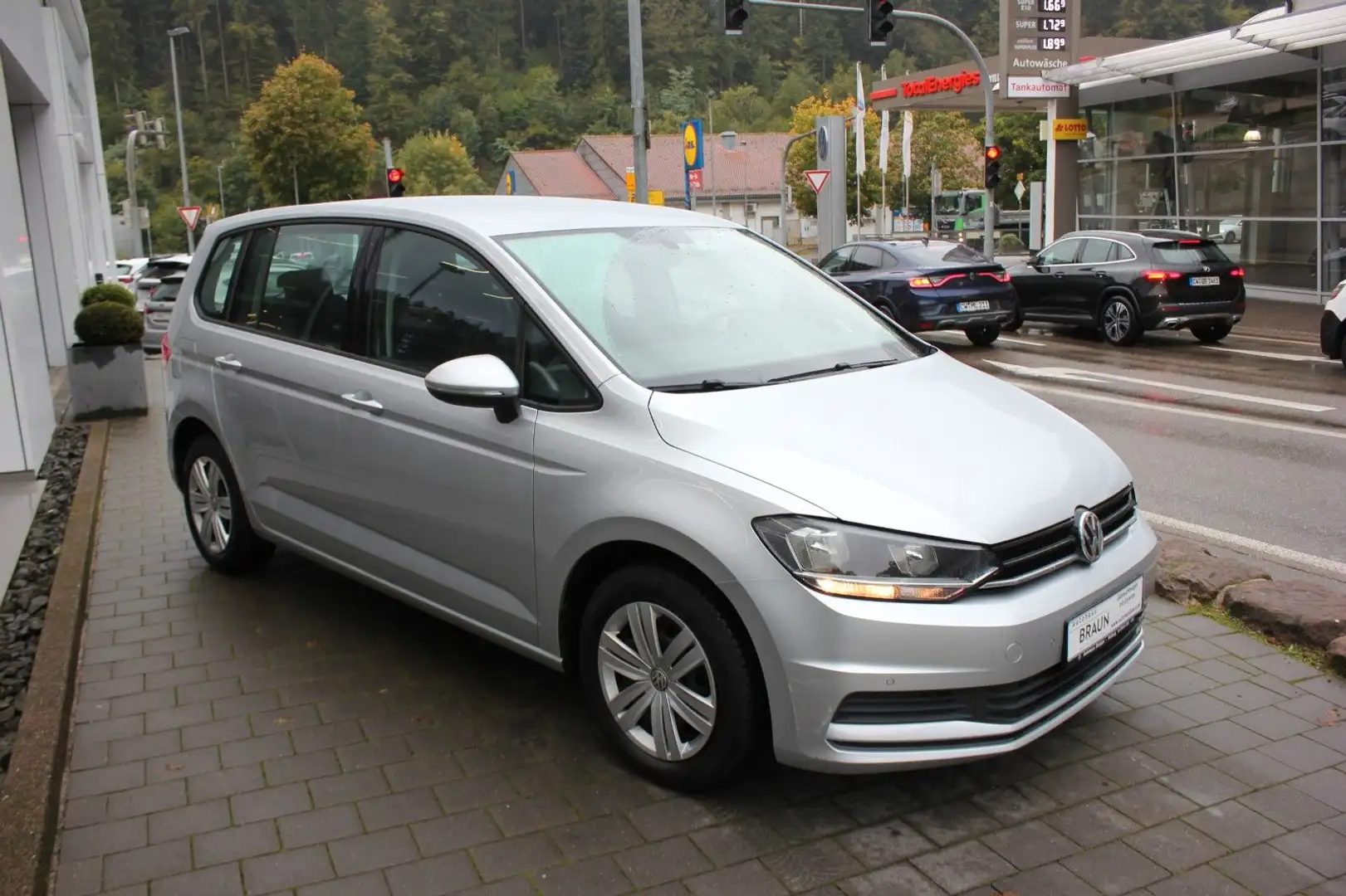 Volkswagen Touran Trendline 1.2 TSI 7 Sitzer,AHk, Navi Silber - 2