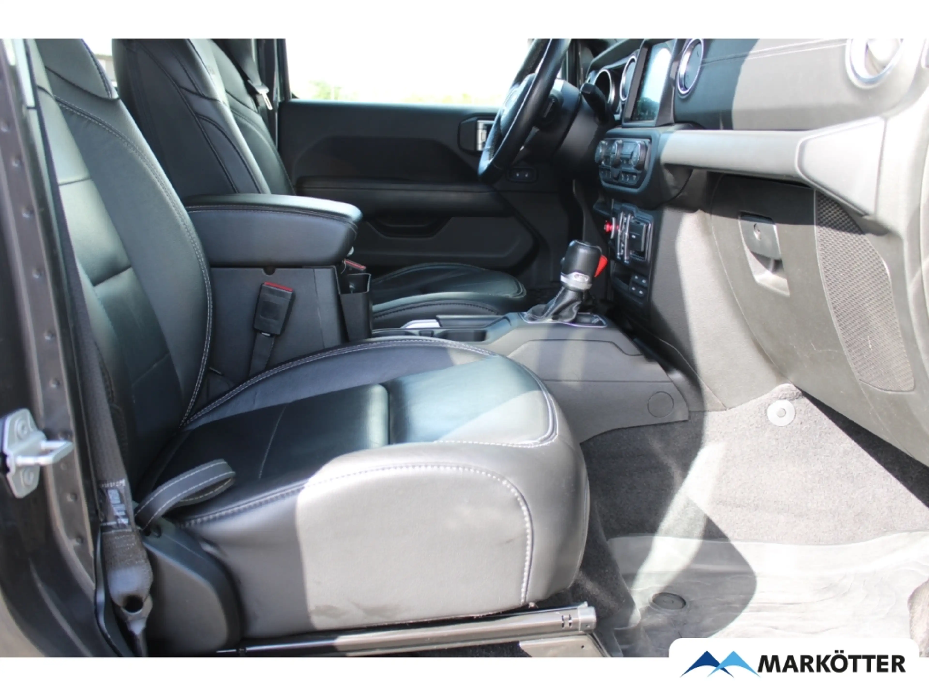 Jeep Wrangler Unlimited Sahara 2.2 AHK/BLIS/SHZ/CAM — photo 10