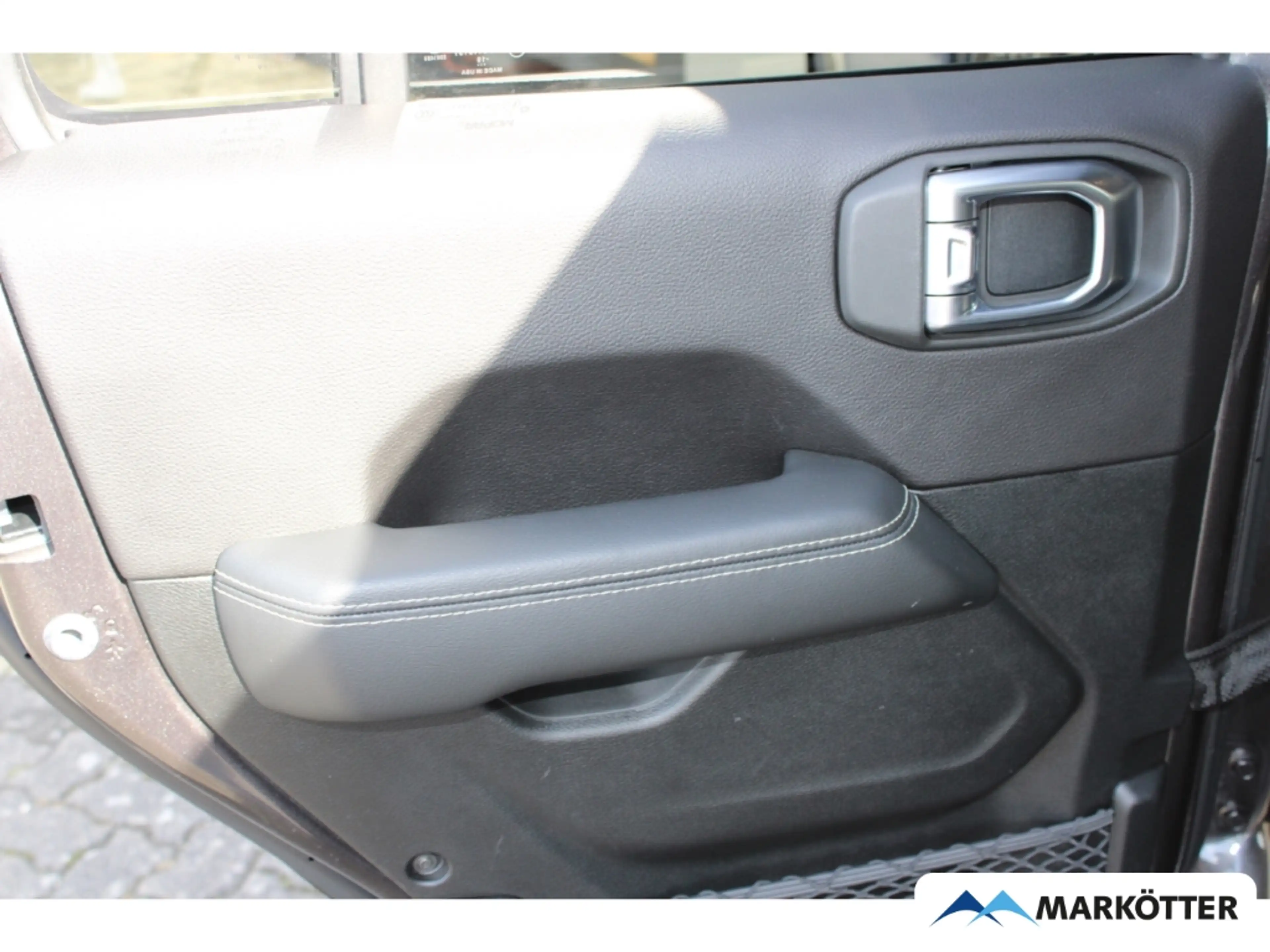 Jeep Wrangler Unlimited Sahara 2.2 AHK/BLIS/SHZ/CAM — photo 11