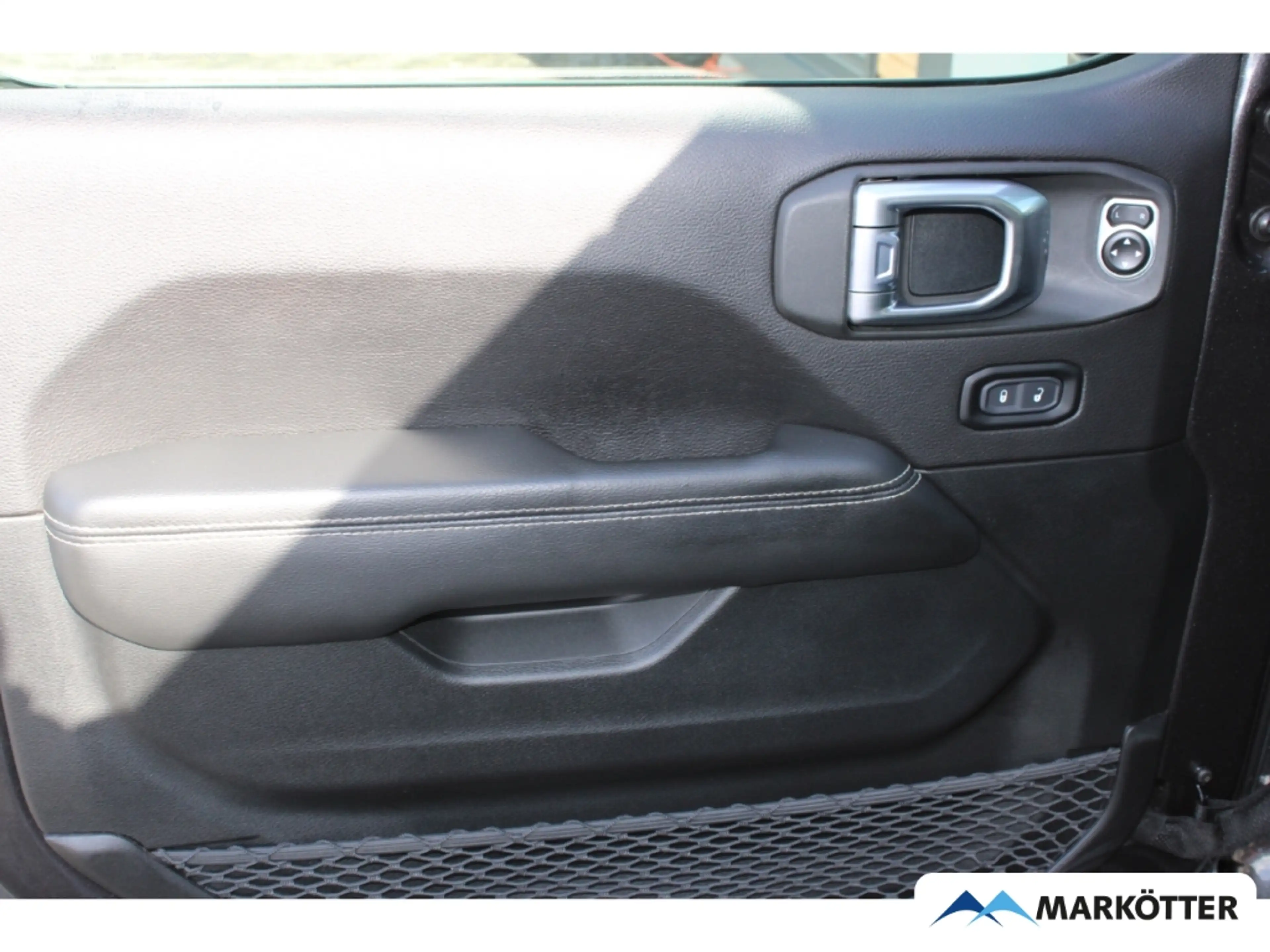 Jeep Wrangler Unlimited Sahara 2.2 AHK/BLIS/SHZ/CAM — photo 7