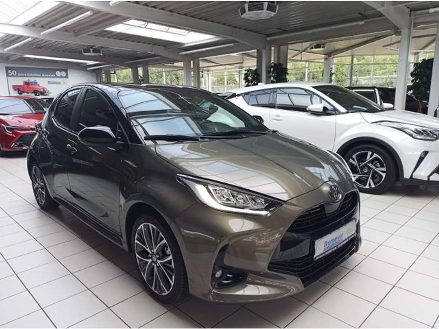 Toyota Yaris Hybrid 130 1.5 Style PLUS Zweifarb-Lackier Braun - 2
