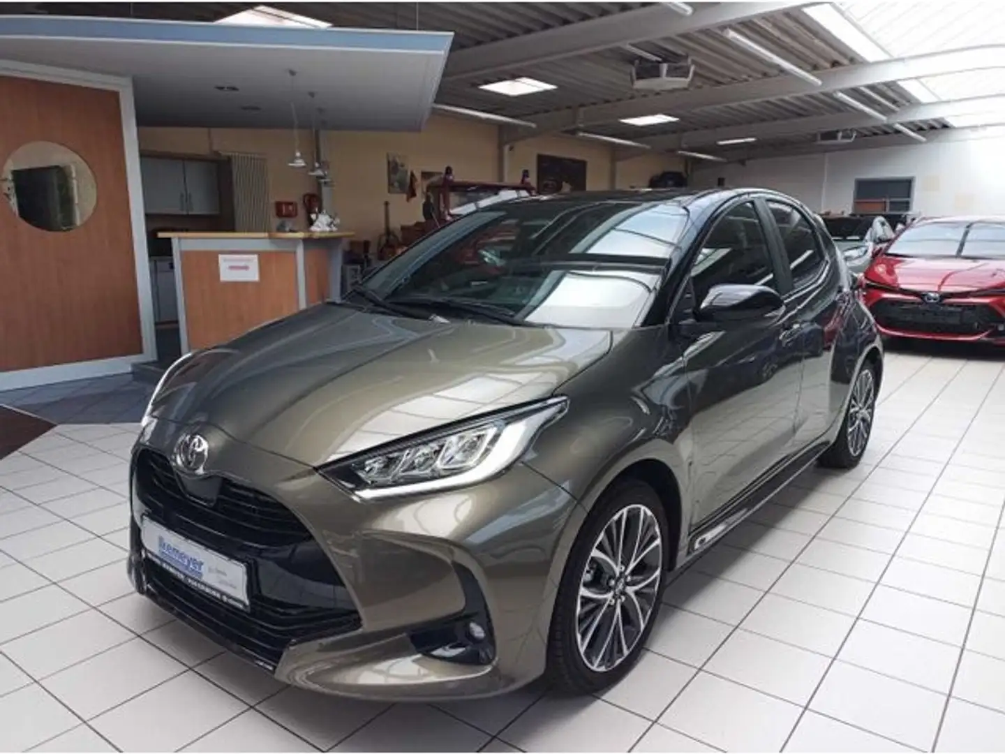 Toyota Yaris Hybrid 130 1.5 Style PLUS Zweifarb-Lackier Braun - 1