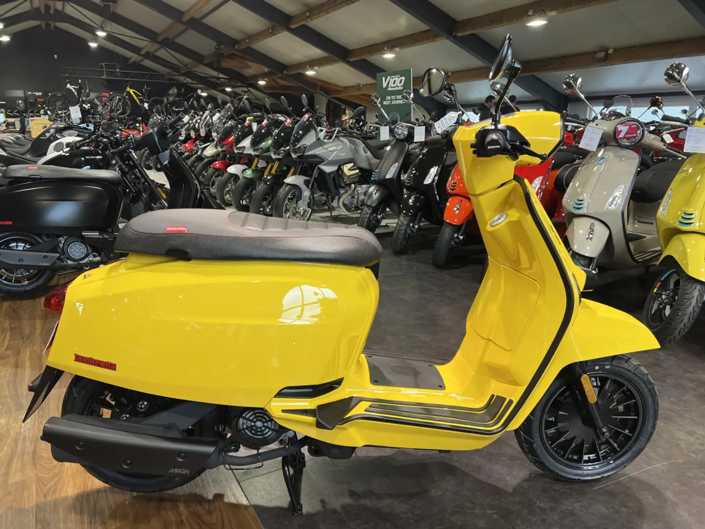 Lambretta V125 Special Galben - 1