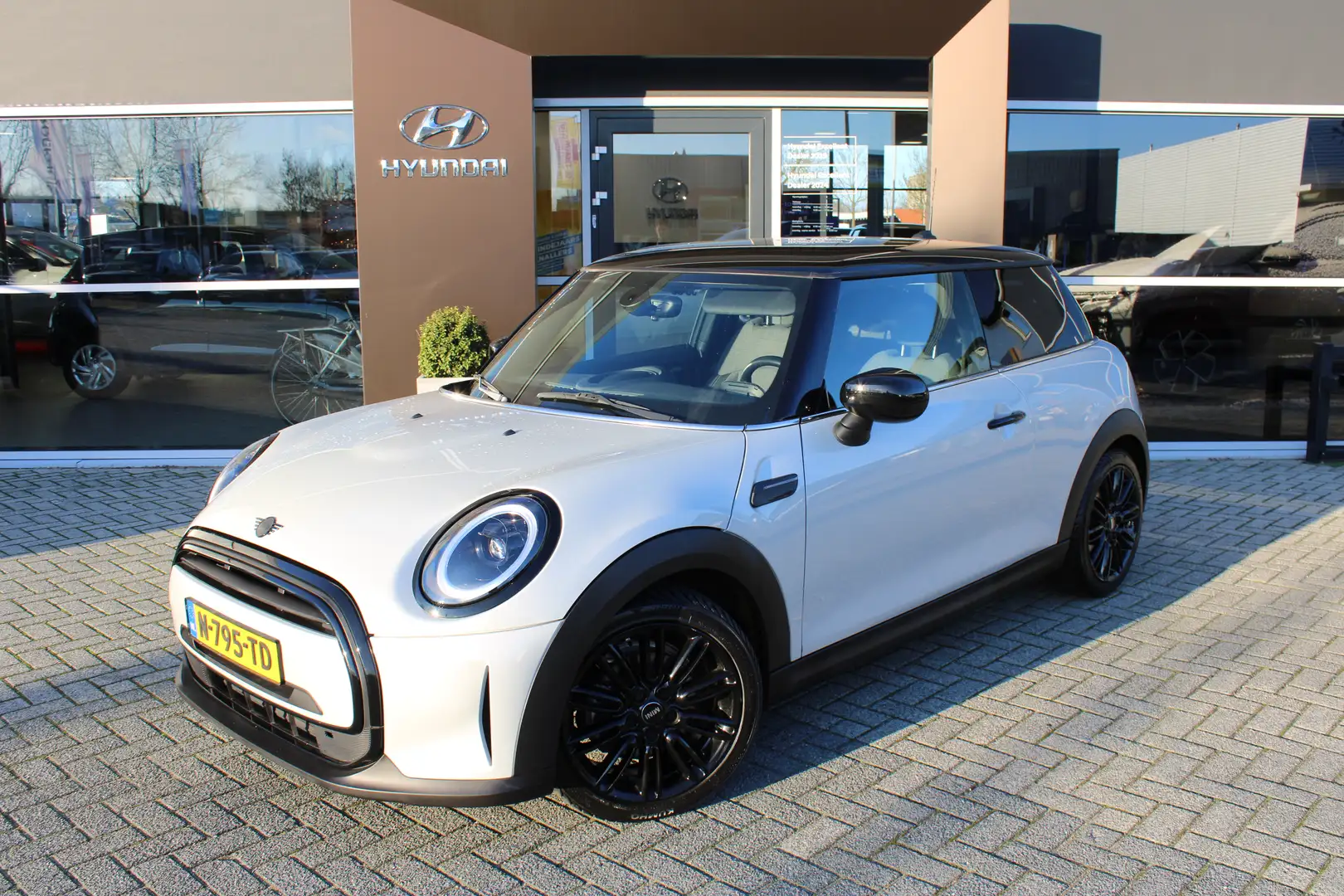 MINI Cooper Mini 1.5 Business Edition | Zwart dak | Cruise Con Blanc - 1