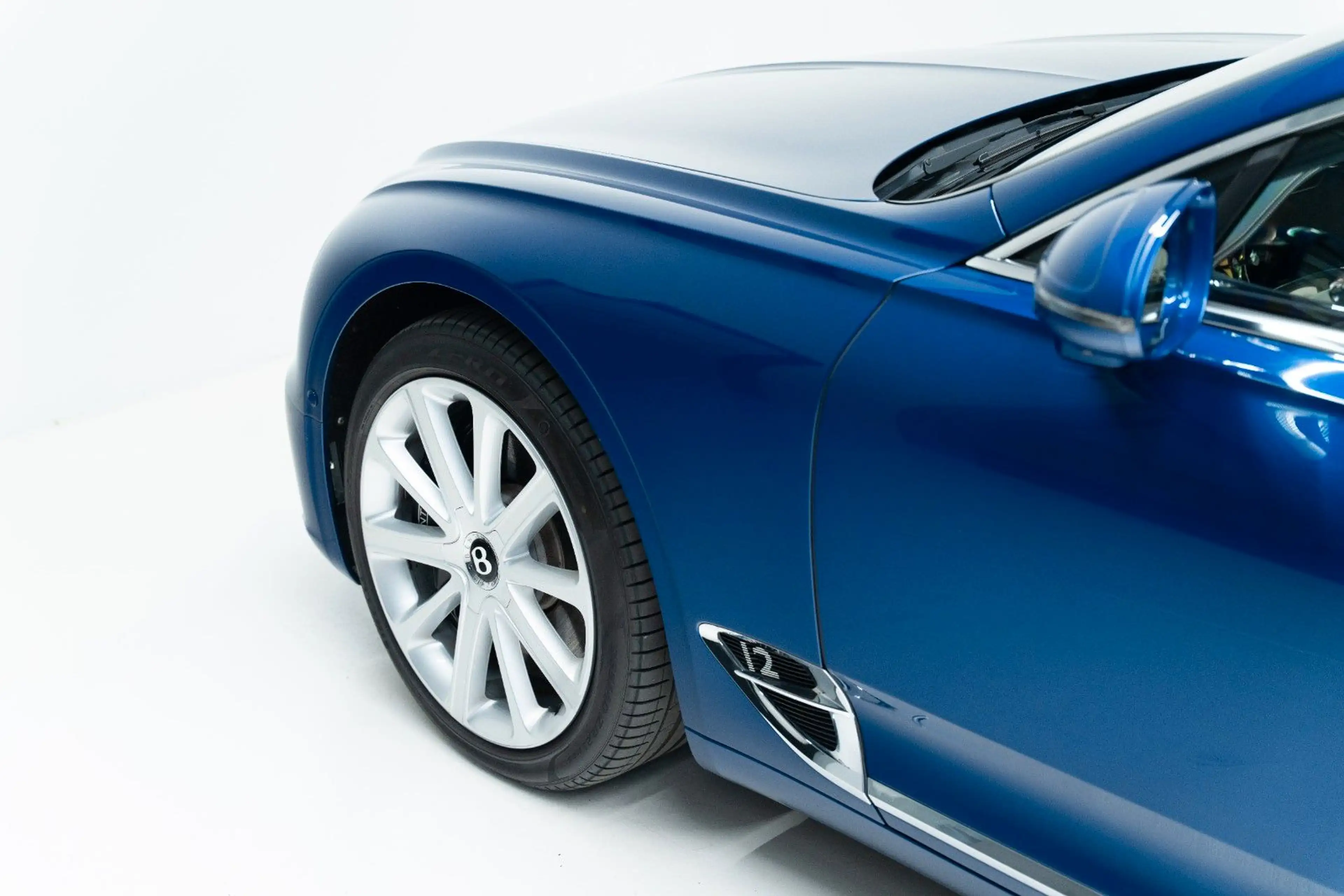 Bentley Continental GT 6.0 W12 — photo 14