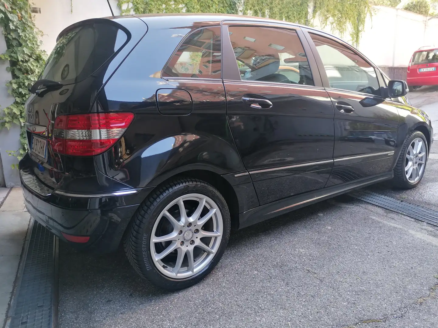 Mercedes-Benz B 180 auto- T245 Premium euro 5 IVA ESPOSTA Nero - 2