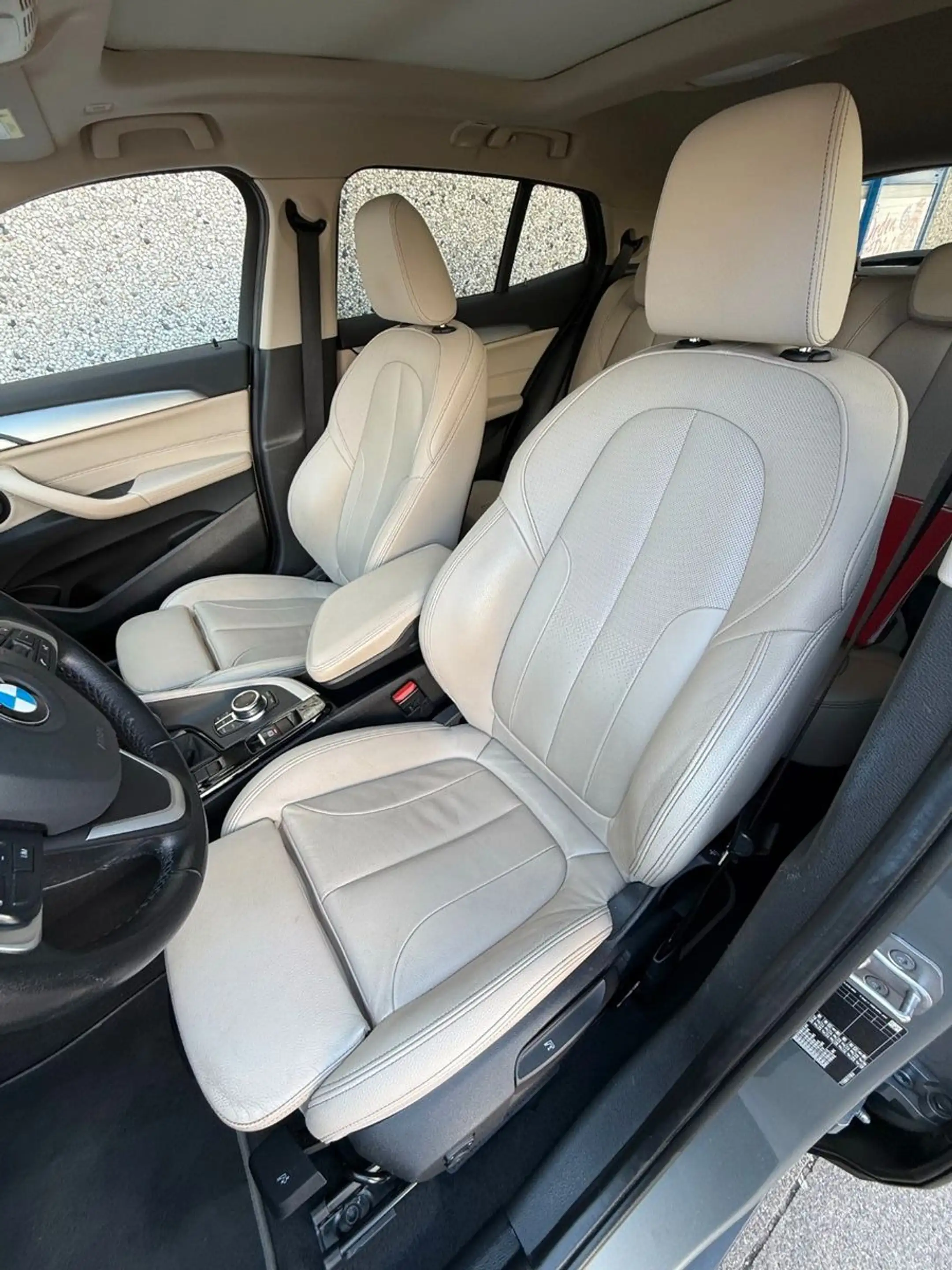 BMW X2 sDrive20i DCT Panorama AHK CarPlay LED Kamera — photo 14